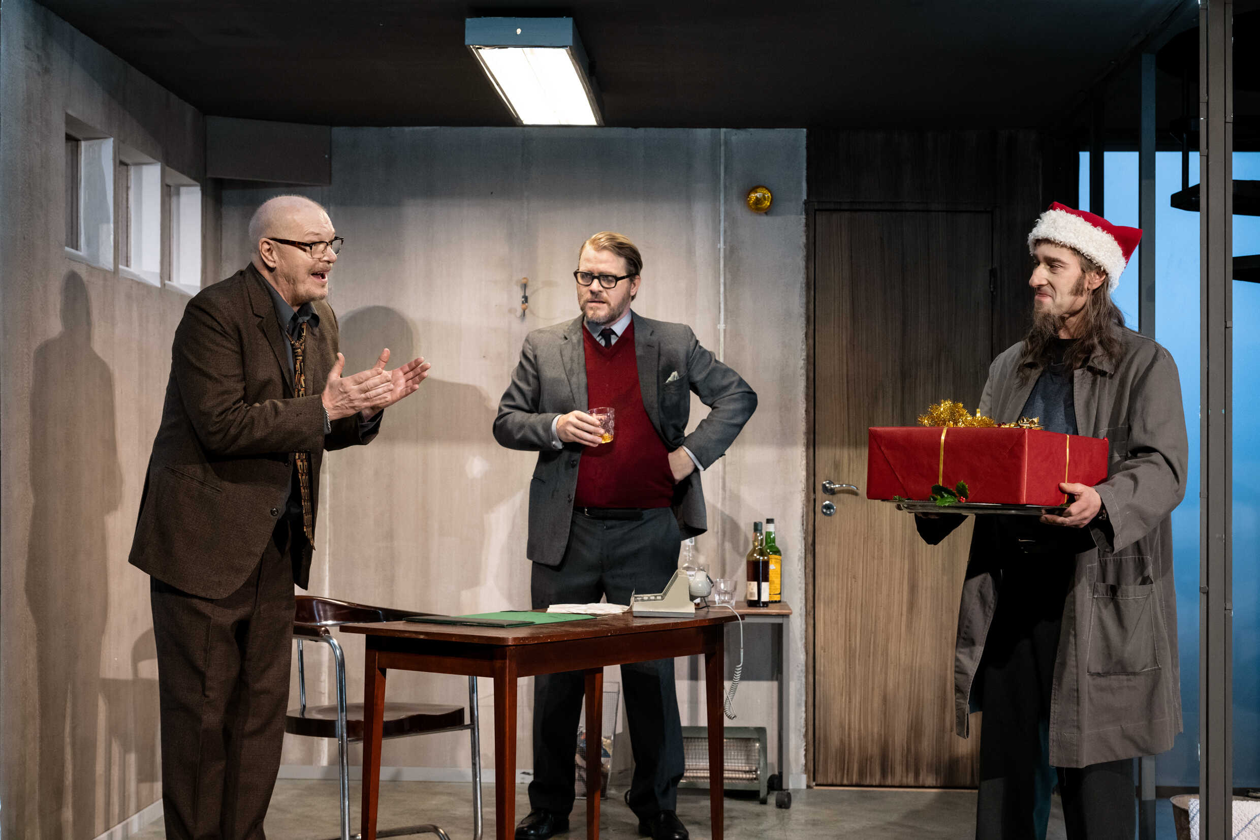 Peter Andersson, Henrik Norlén och Peter Perski  i Drivhuset av Harold Pinter. Sverigepremiär 4 februari, Klarascenen Kulturhuset Stadsteatern.