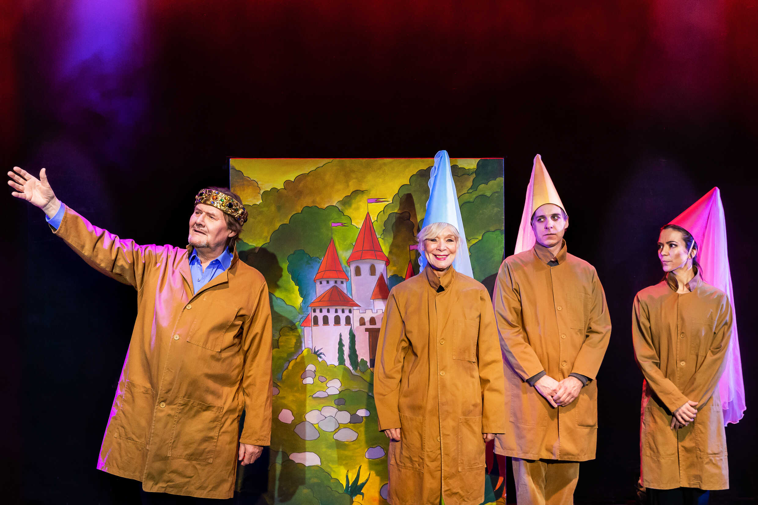 En tillfällig ensemble sätter upp Kung Lear, urpremiär 19 februari 2022 på Soppteatern, Kulturhuset Stadsteatern. På bild Johan Rabaeus, Johanna Lazcano, Mia Benson och Fredrik Meyer