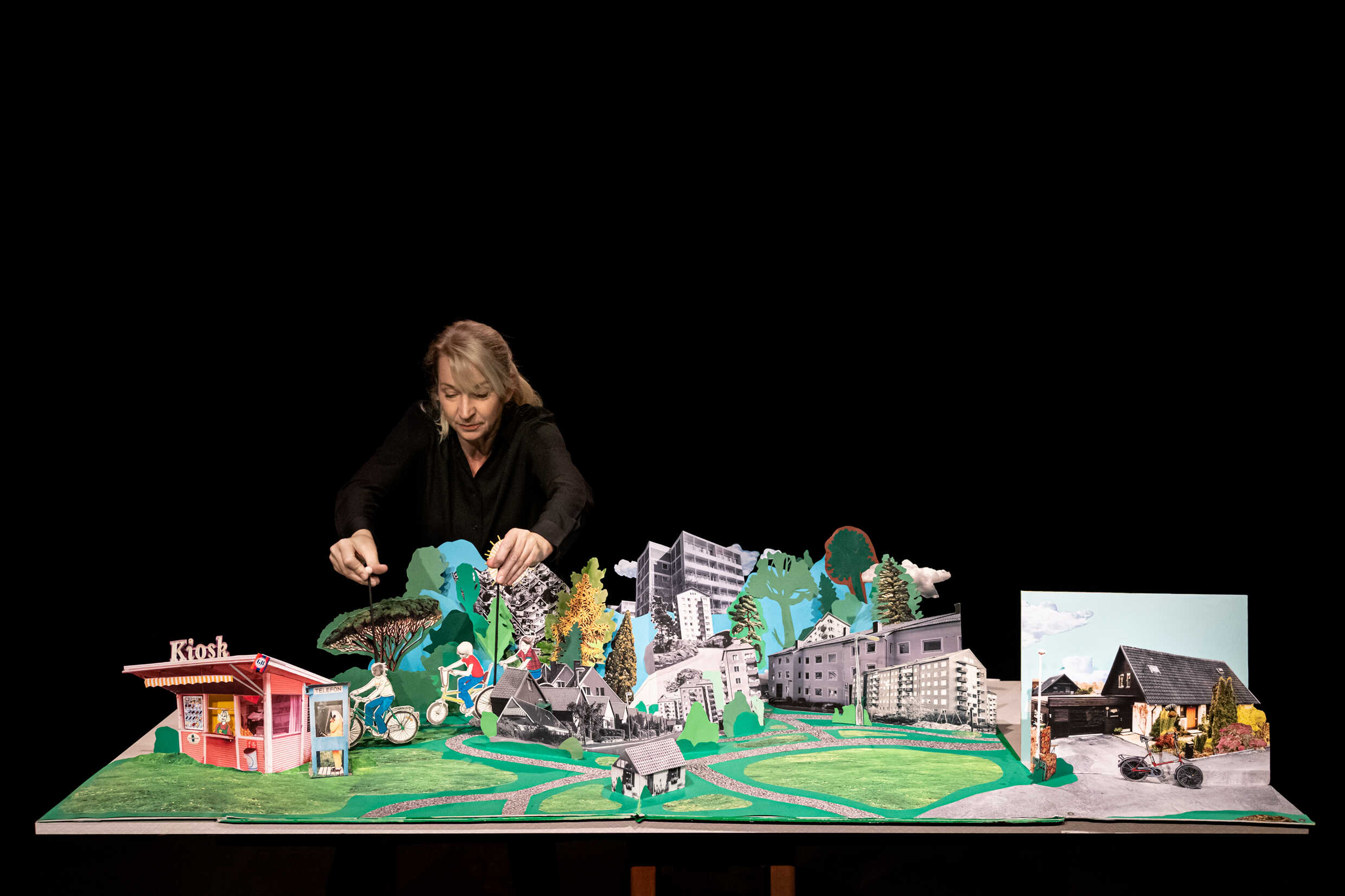 Silverdollarmyntet, urpremiär 1 april på Marionetteatern, Kulturhuset Stadsteatern. Av och med Helena Nilsson.