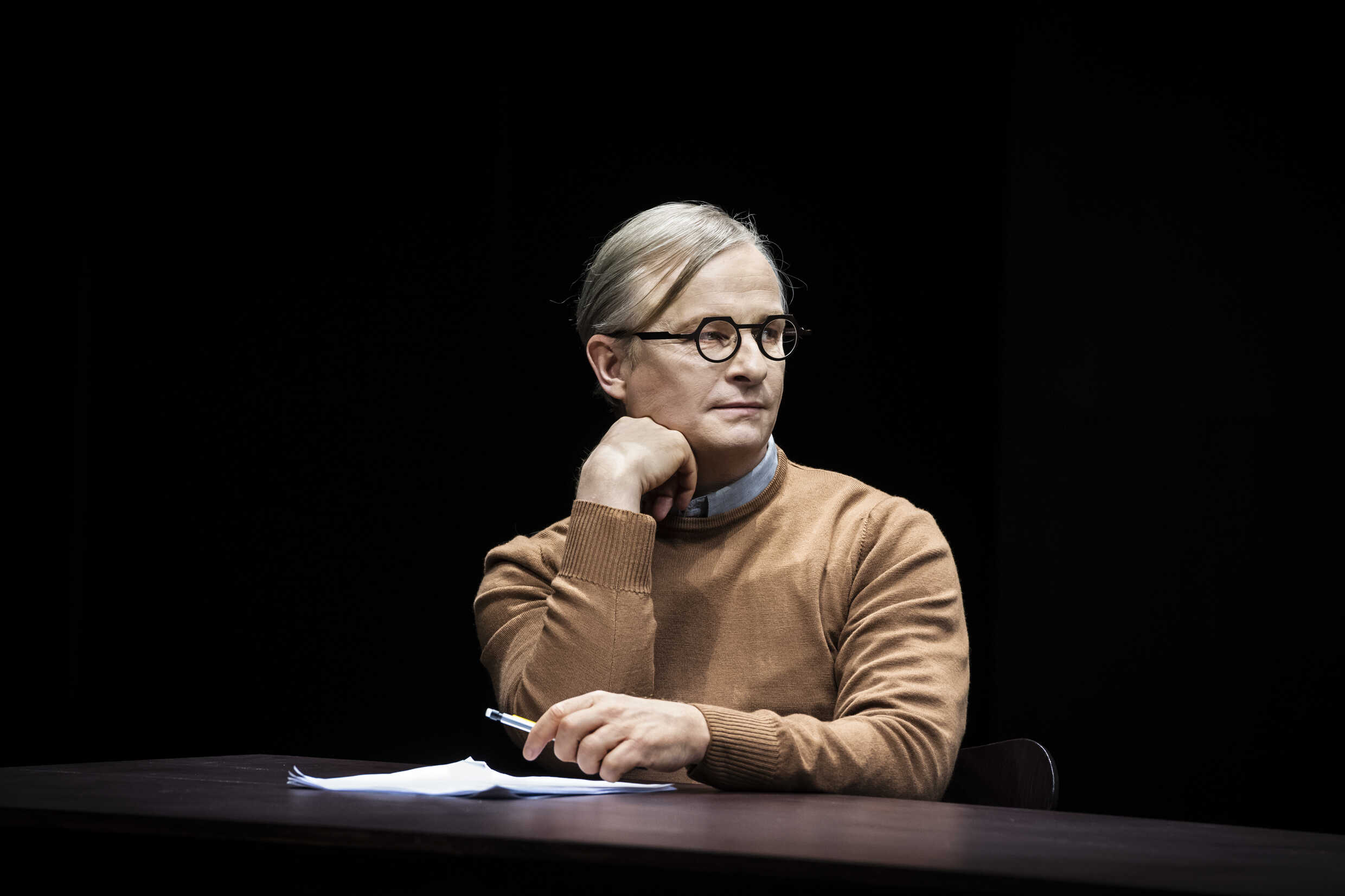 Sven Ahlström i Månen och de andra planeterna. Urpremiär 22 april på Klarascenen, Kulturhuset Stadsteatern.