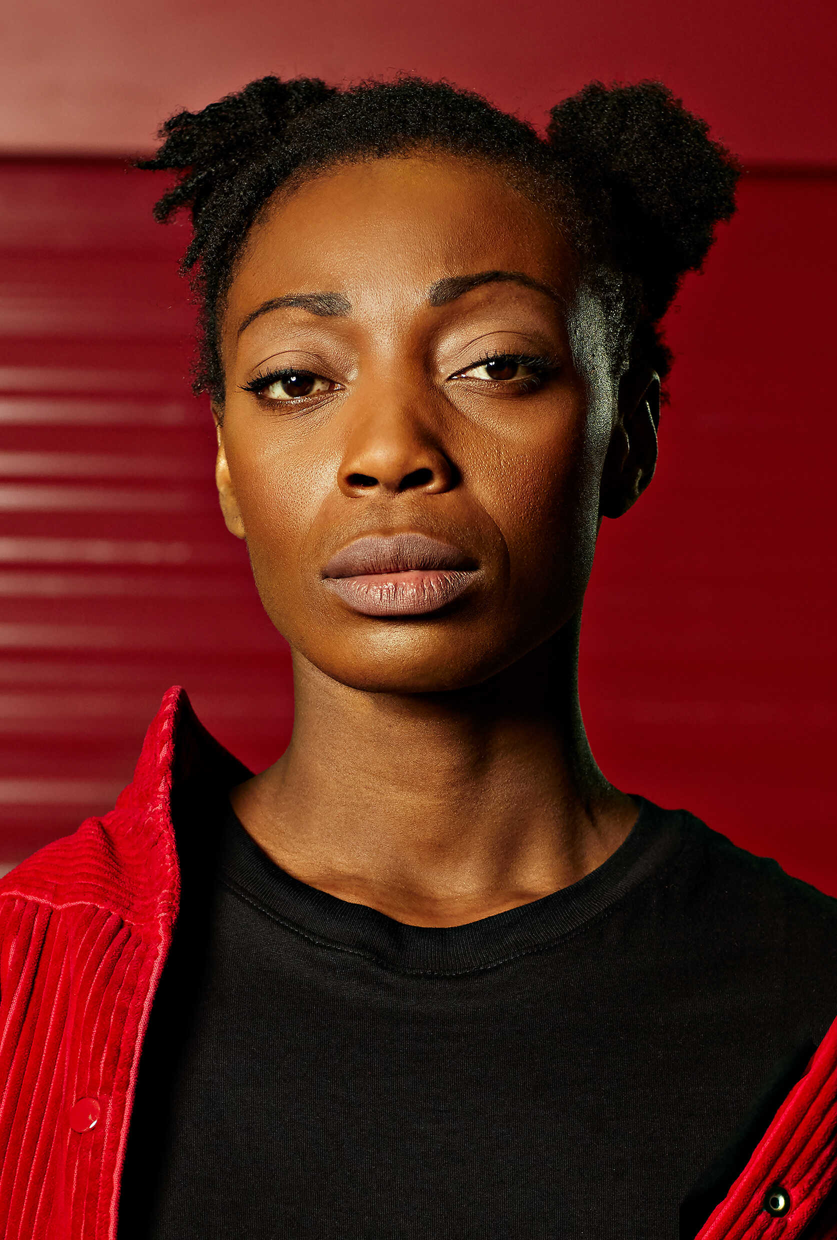 Aurelia Dey i random.  Skandinavienpremiär 3 september på Kulturhuset Stadsteatern Husby. Spelas 29 september -1 oktober på Kilen, Kulturhuset Stadsteatern