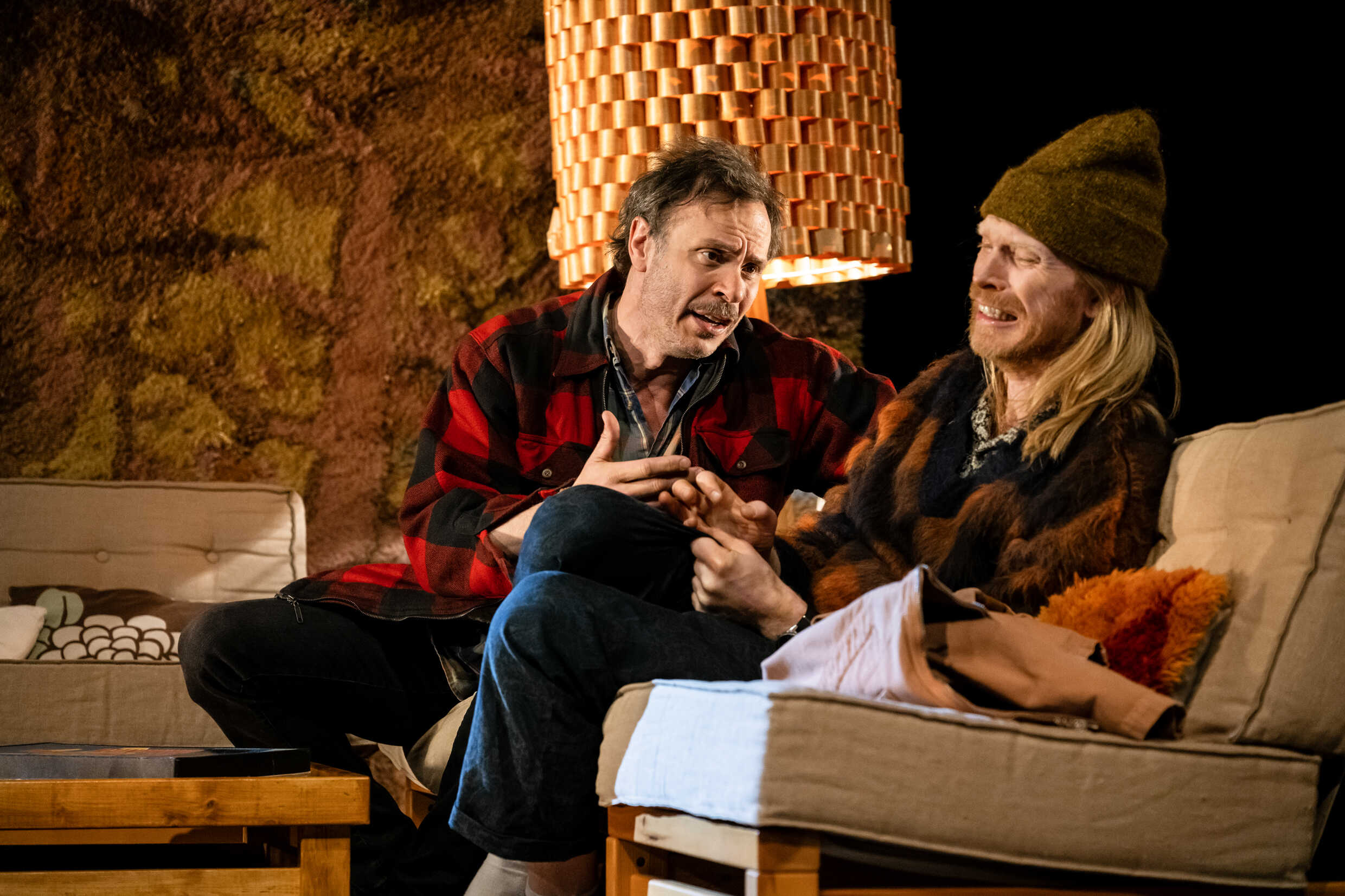 Björn Bengtsson och Jörgen Thorsson i Morbror Janne - scener från livet på landet. Premiär 6 maj på Stora scenen, Kulturhuset Stadsteatern