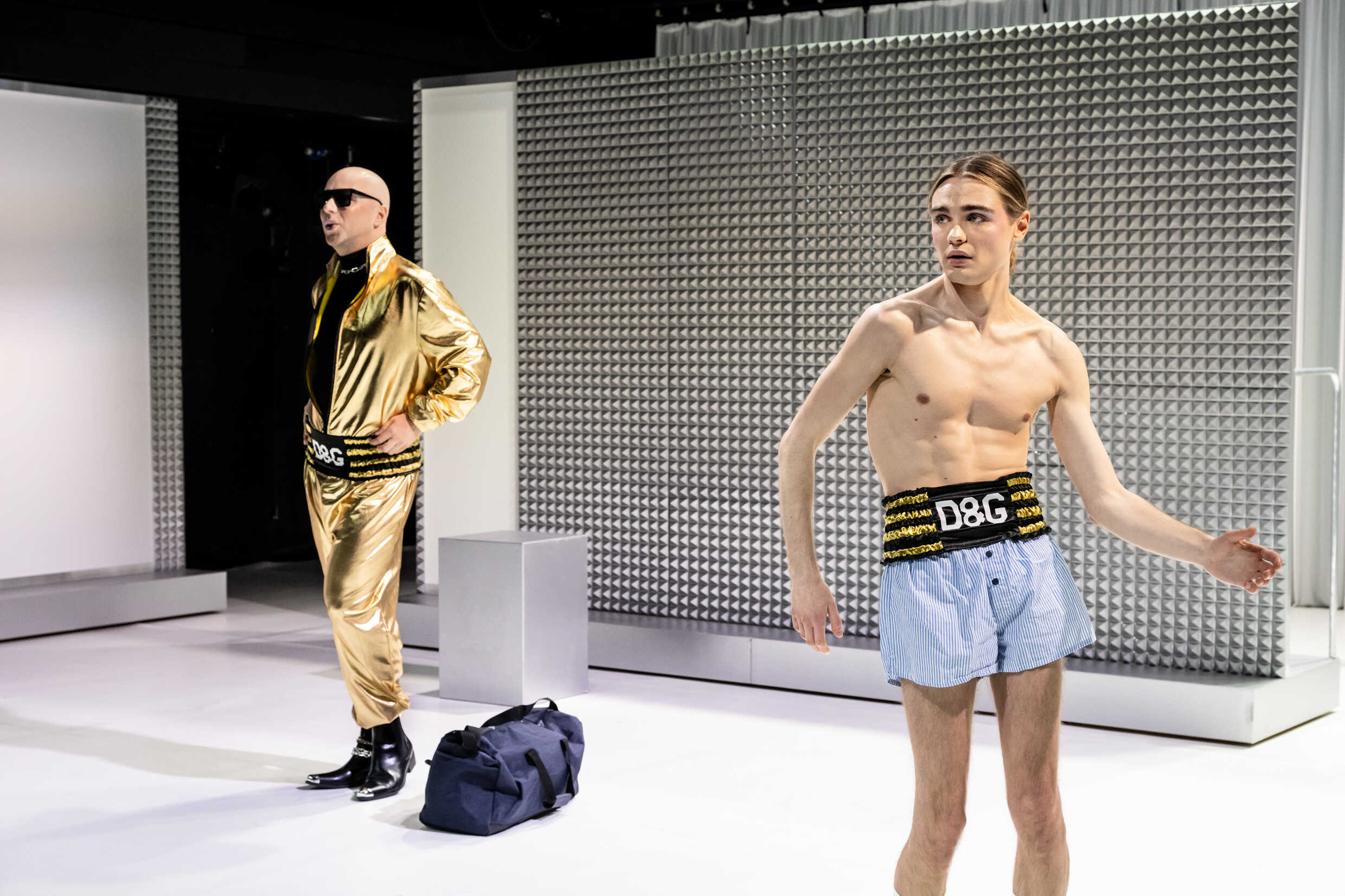 Robert Fux och Oliver Andersson i Lycko-Ken. Premiär 12 maj på Lilla Scenen, Kulturhuset Stadsteatern.