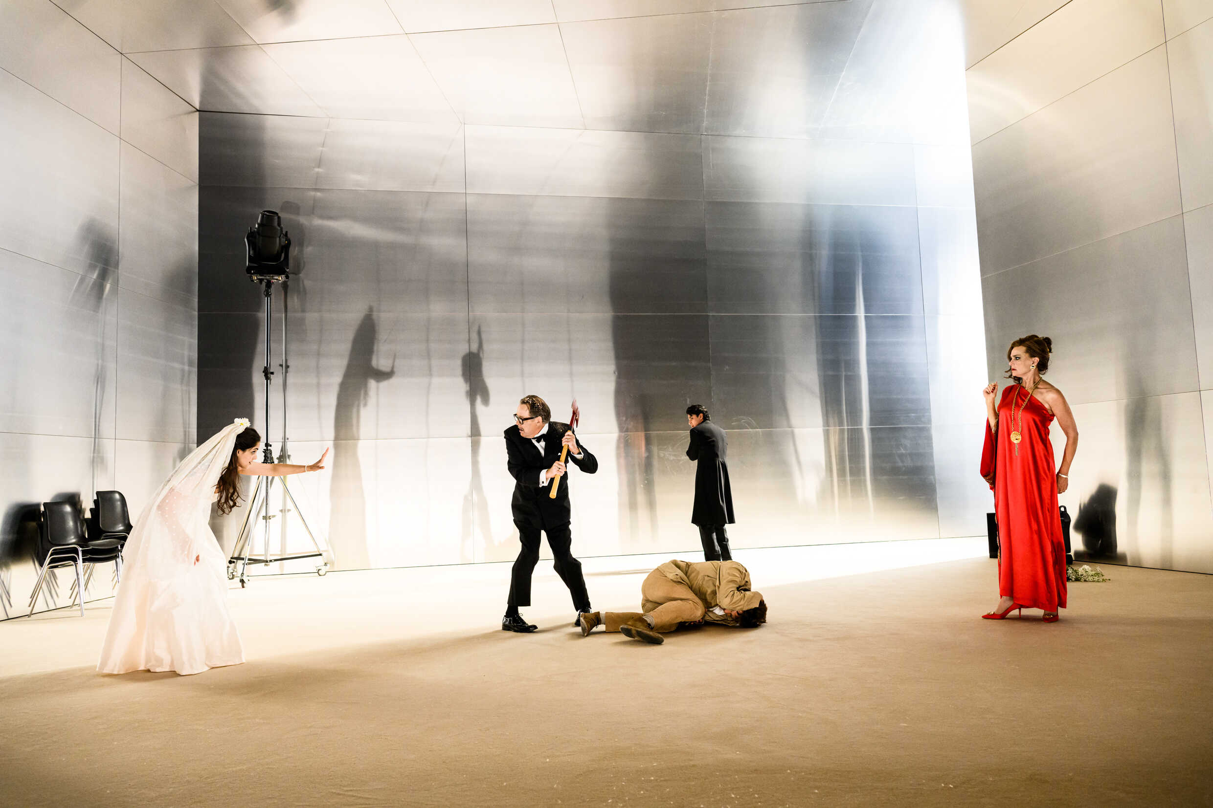 Nina Rashid, Göran Ragnerstam, Rasmus Luthander, Carlos Romero Cruz och Marie Richardson i Mandomsprovet Sverigepremiär 9 september på Klarascenen, Kulturhuset Stadsteatern