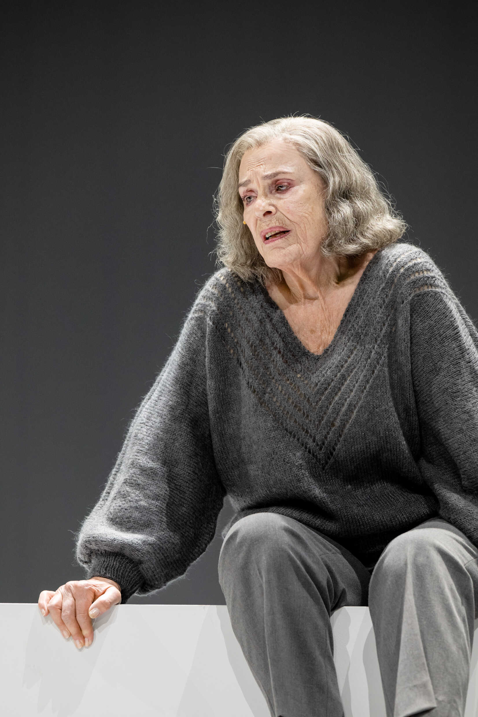 Monica Stenbeck i Undkom ensam. Sverigepremiär 2 september på Stora scenen, Kulturhuset Stadsteatern.