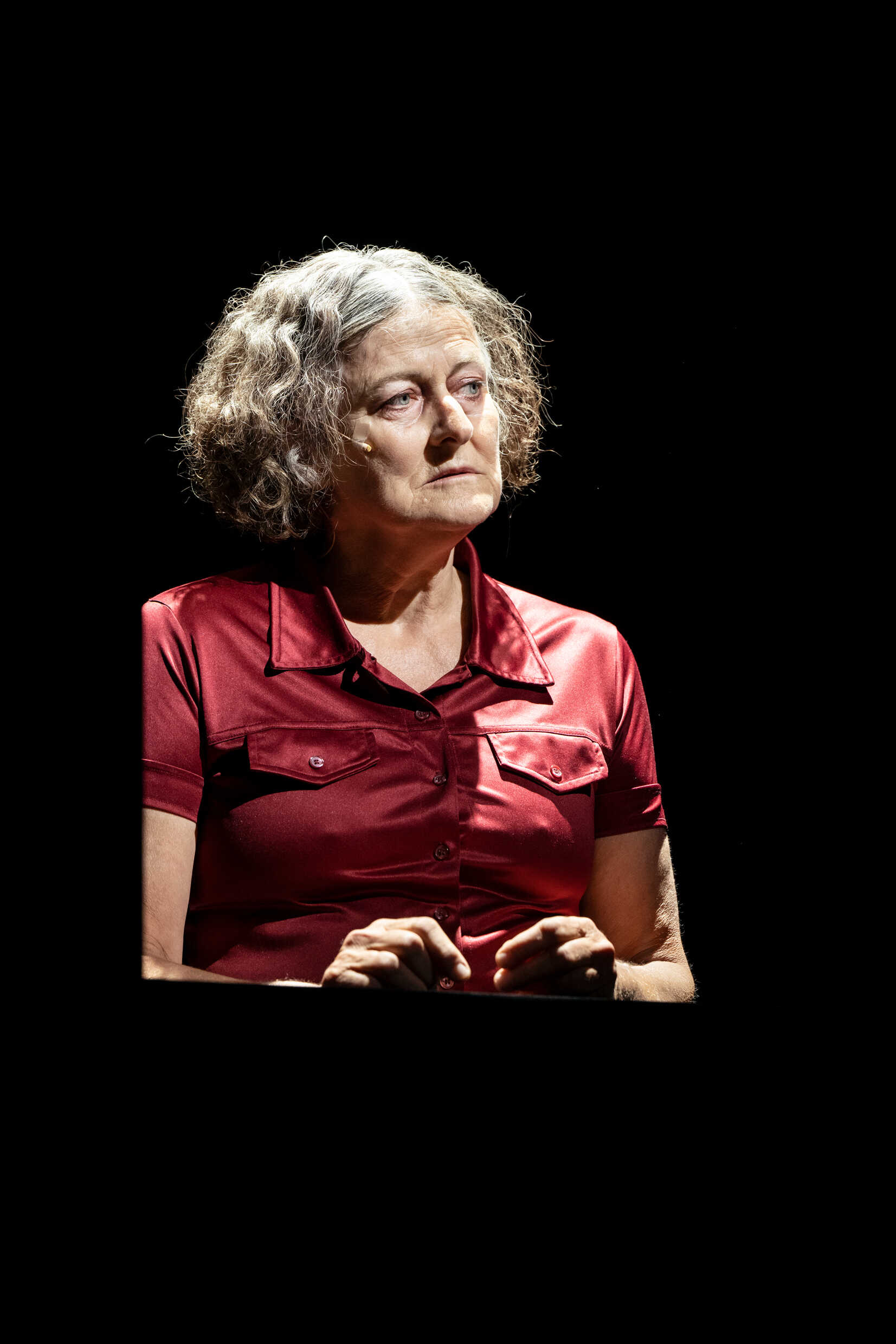 Eva Ahlberg i Undkom ensam. Sverigepremiär 2 september på Stora scenen, Kulturhuset Stadsteatern.