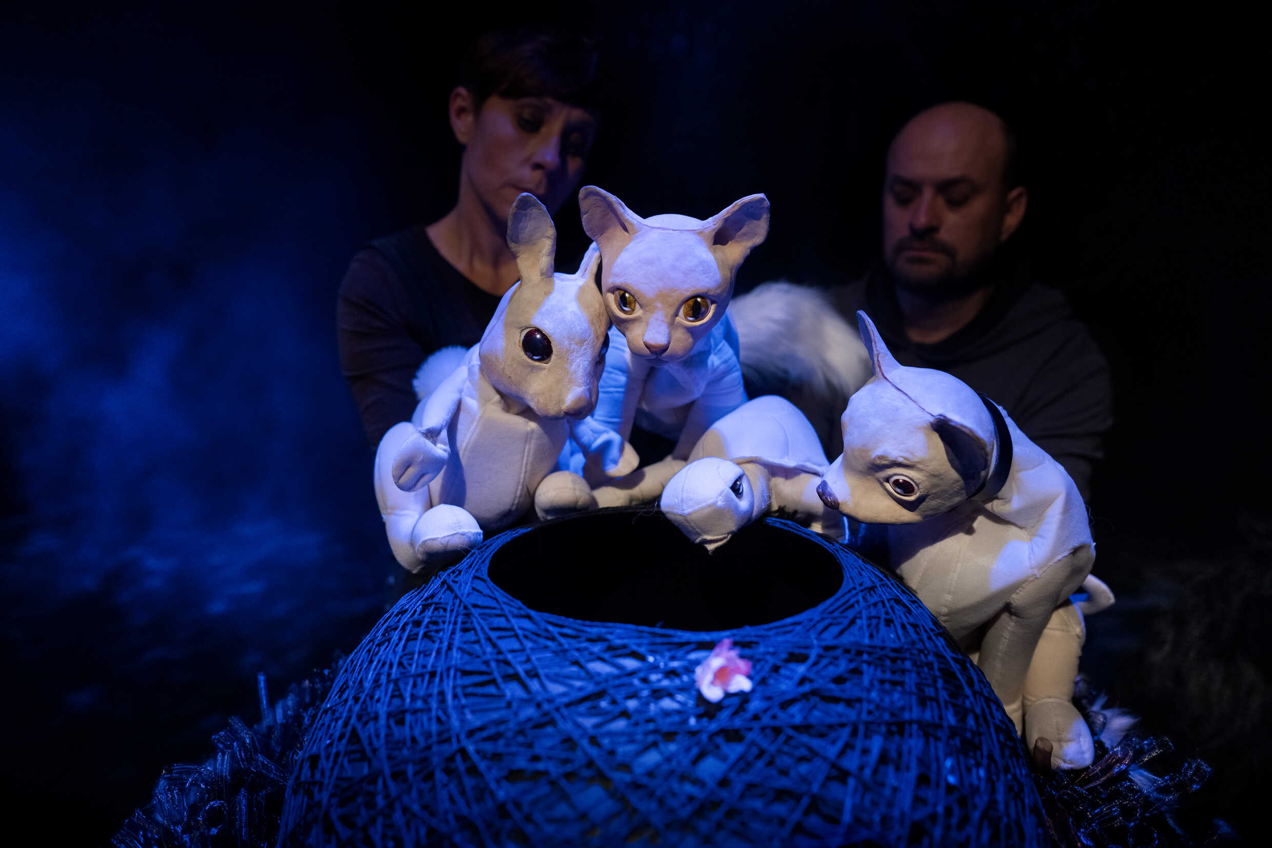 Ida Steén och Magnus Erenius i Husdjursföreställningen, urpremiär 8 oktober på Marionetteatern, Kulturhuset Stadsteatern.