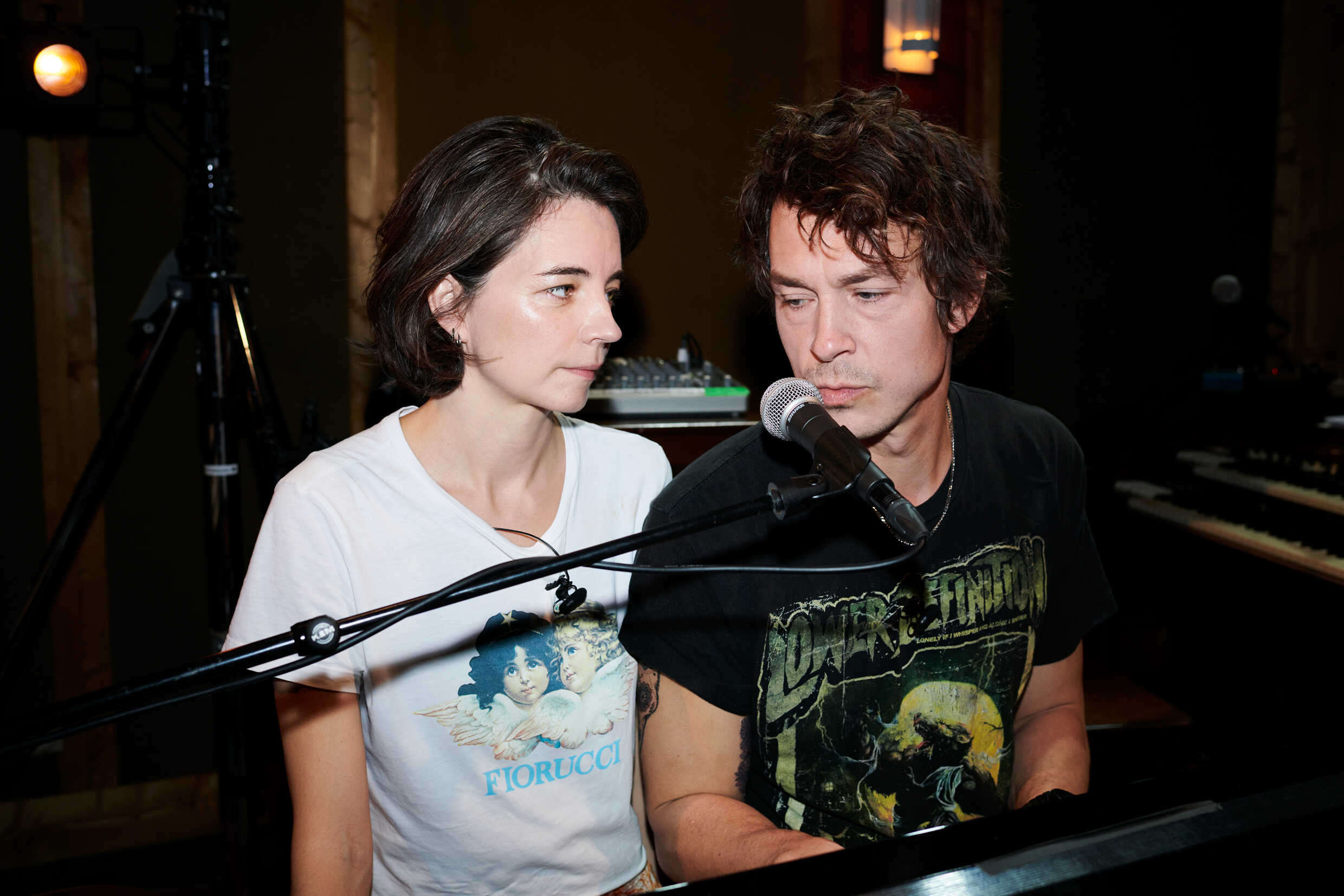 Louise Peterhoff och Oscar Töringe i musikteatern Alltid vara vi. Urpremiär 14 oktober på Stora scenen, Kulturhuset Stadsteatern.