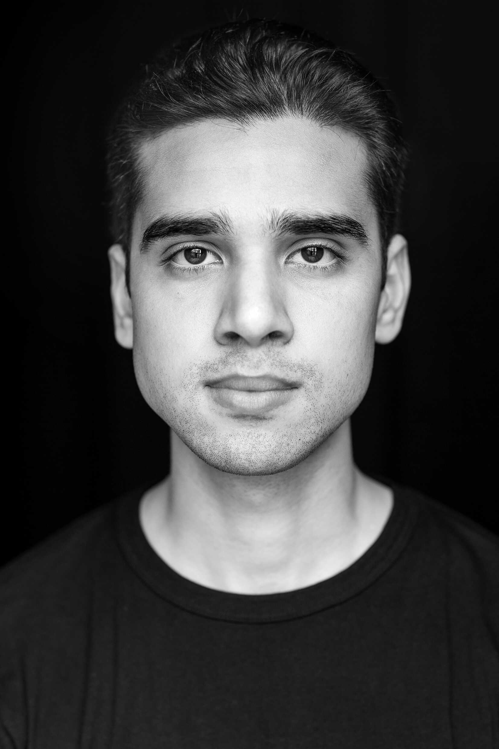 Emil Hedayat, aktuell med pjäsen Mommy Issues. Urpremiär 28 oktober på Lilla scenen, Kulturhuset Stadsteatern.