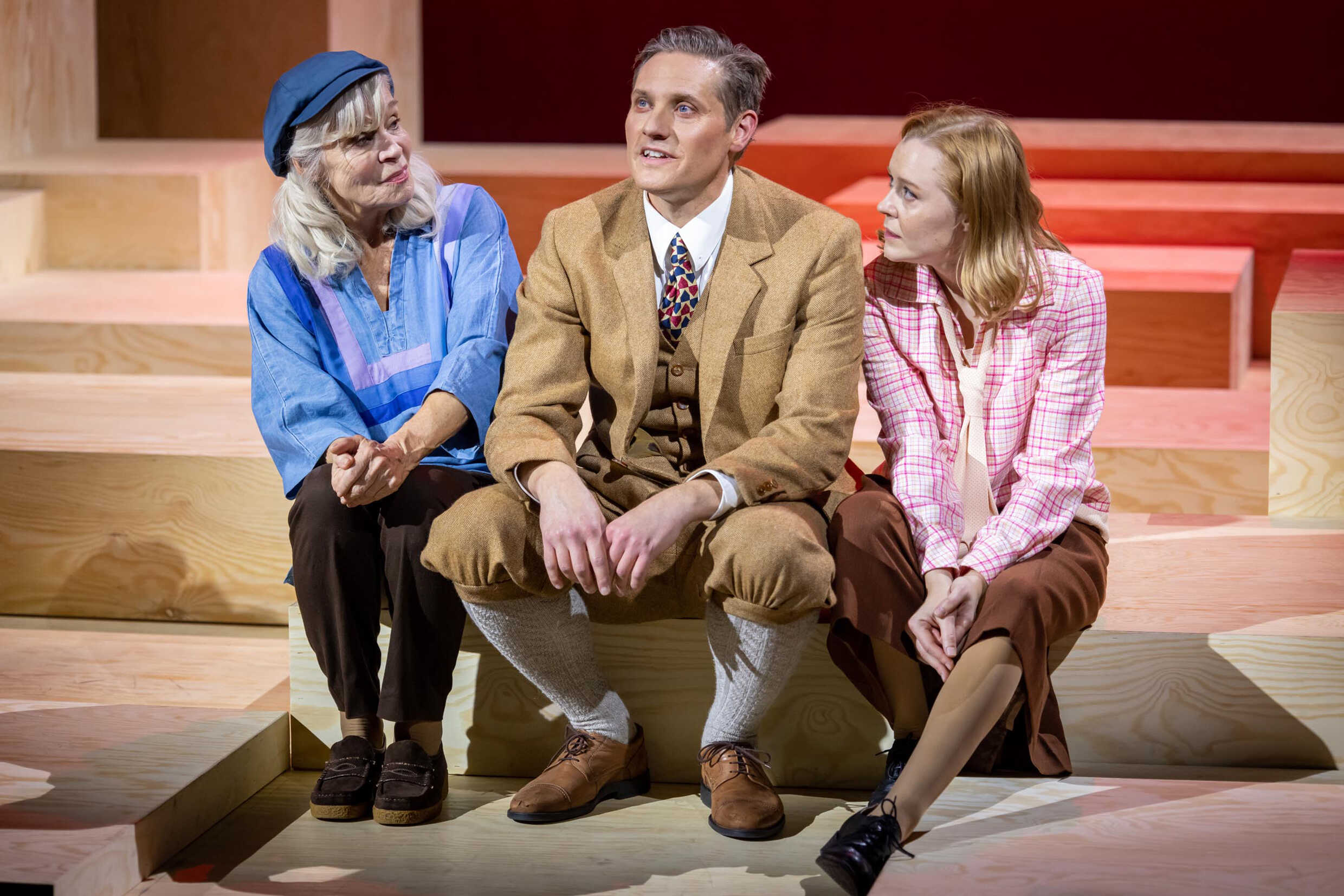 Mia Benson, Anders Berg och Matilda Ragnerstam i Bara Astrid, urpremiär 26 november på Klarascenen, Kulturhuset Stadsteatern.