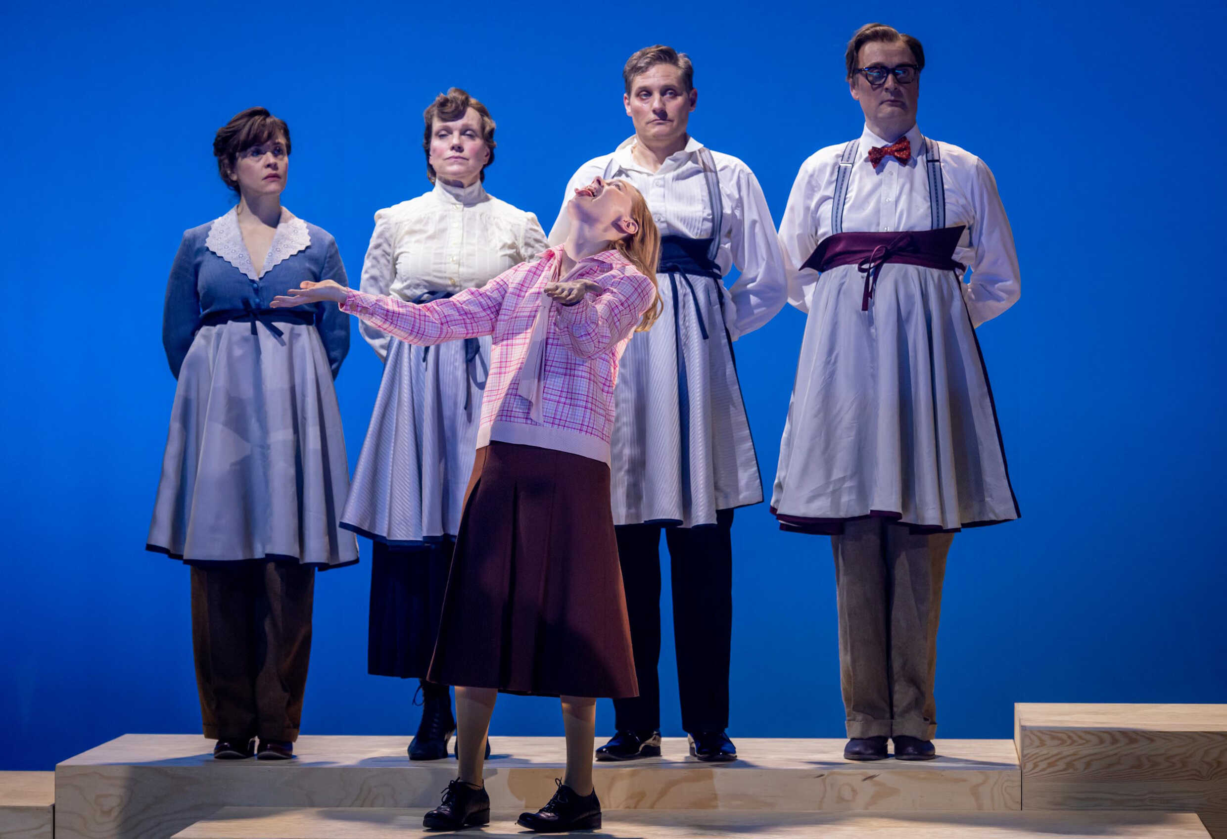 Emma Mehonic, Odile Nunes, Matilda Ragnerstam, Anders Berg och Peter Eriksson i Bara Astrid, urpremiär 26 november på Klarascenen, Kulturhuset Stadsteatern.