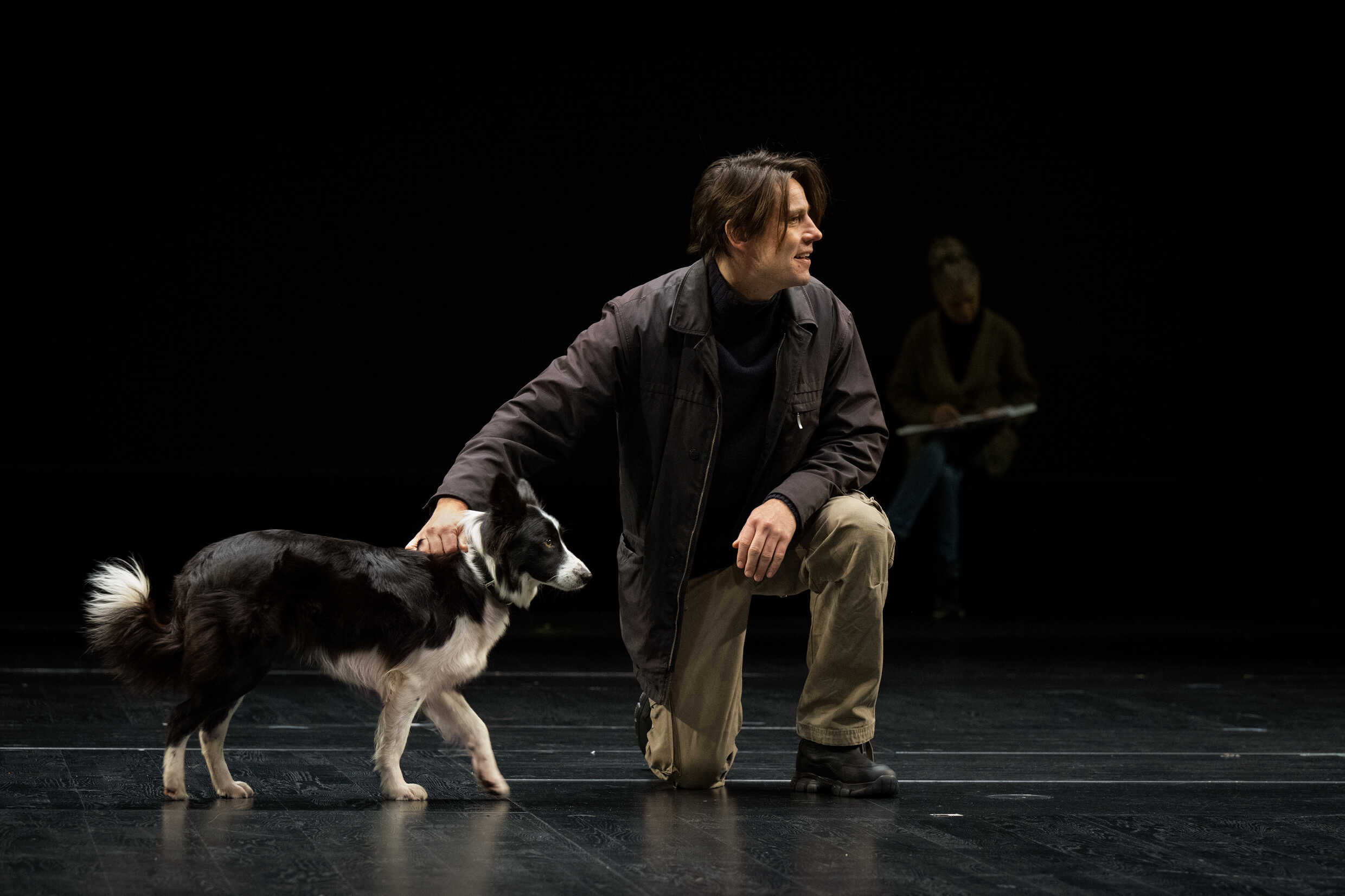 Hunden Dansa och Erik Ehn i Jakten, urpremiär 2 december på Stora scenen, Kulturhuset Stadsteatern.