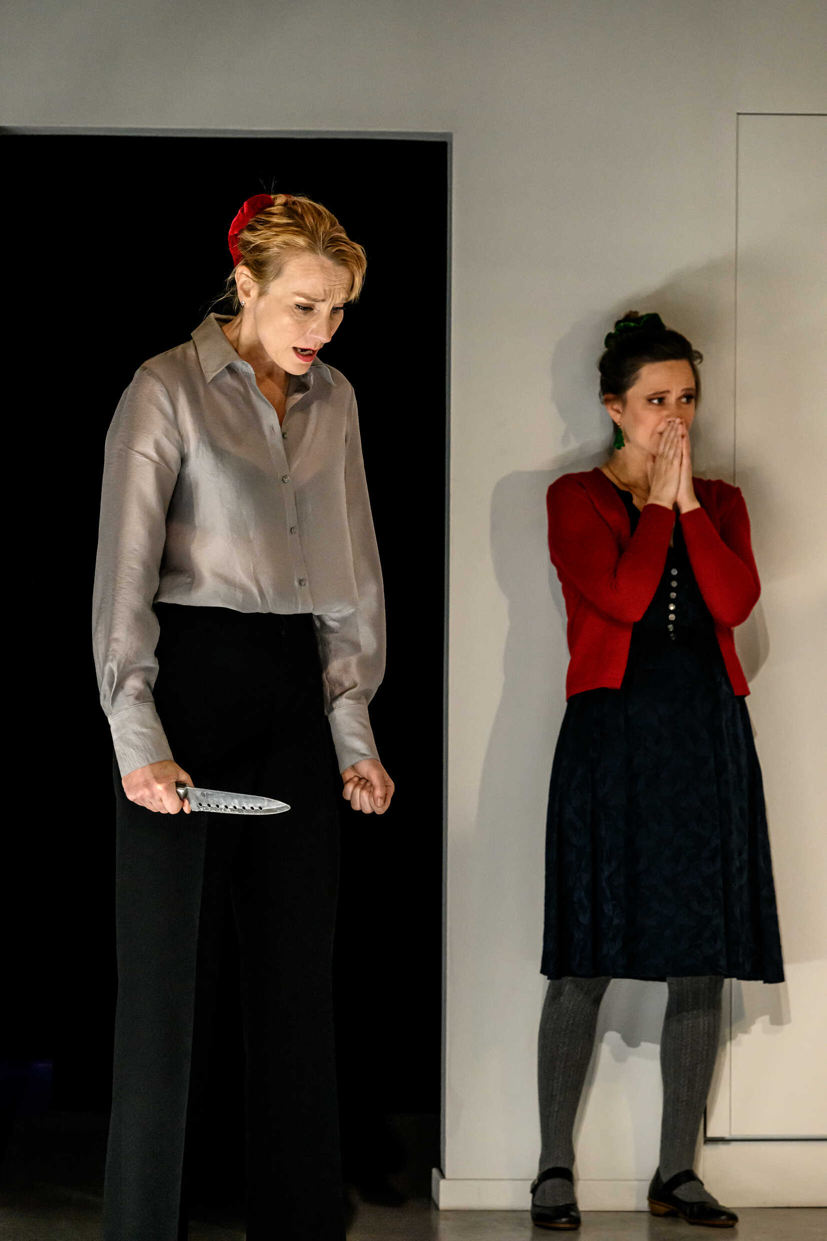 Elisabet Carlsson och  Frida Beckman i Köket är hemmets hjärta, urpremiär 3 december på Lilla scenen, Kulturhuset Stadsteatern.