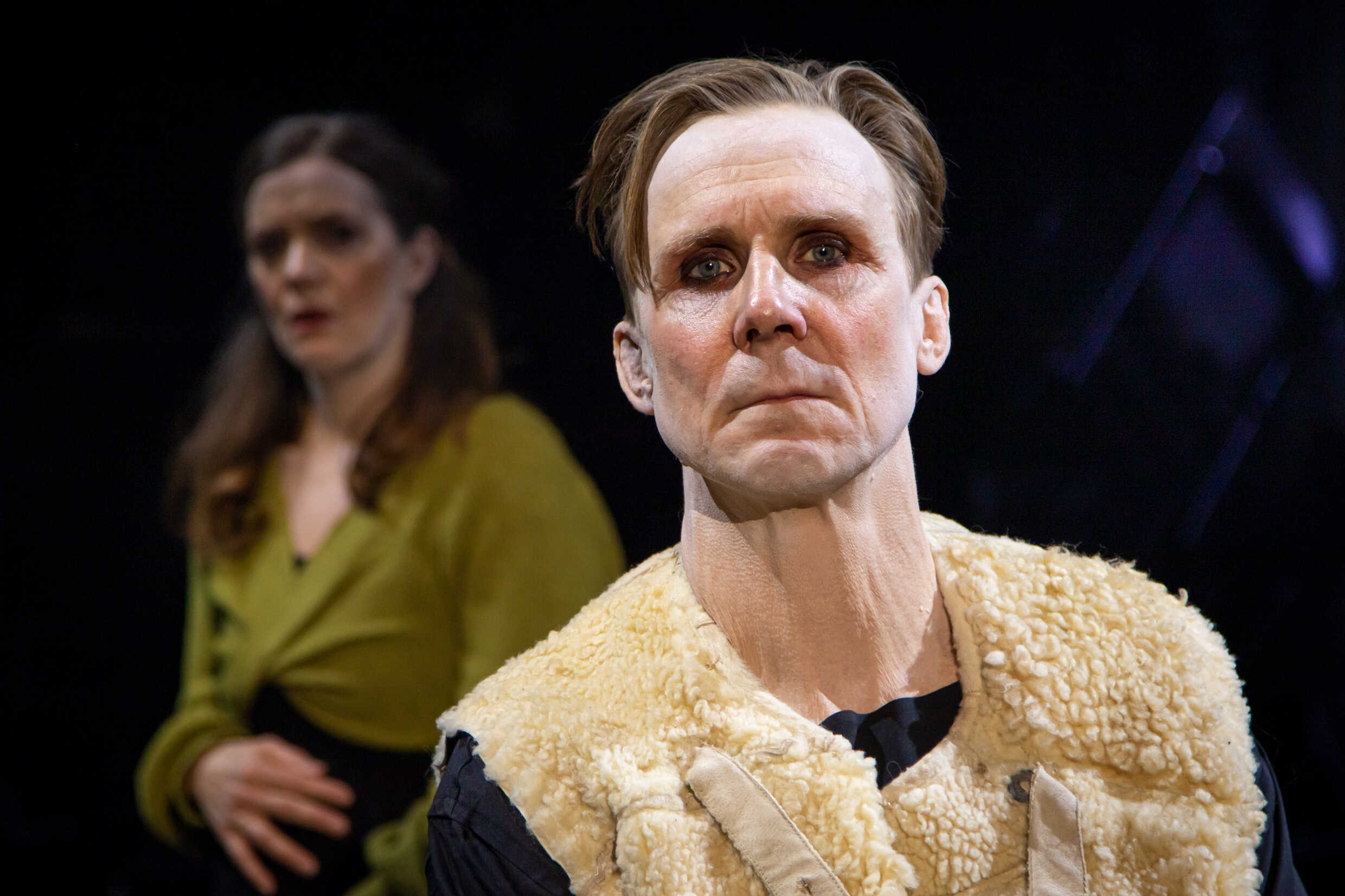 Cilla Thorell och Simon Norrthon i Temps mort. Urpremiär 16 december på Klarascenen, Kulturhuset Stadsteatern.