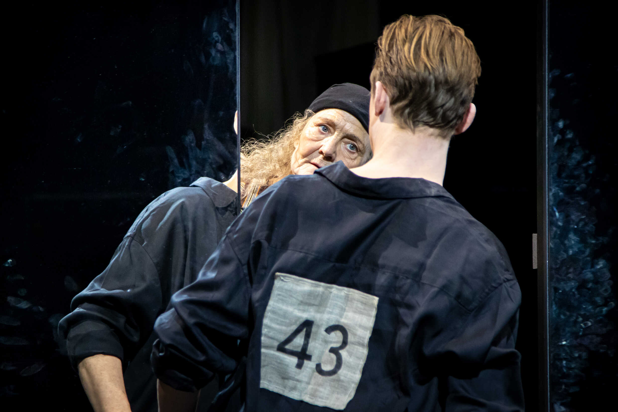 Ann Petrén och Simon Norrthon i Temps mort. Urpremiär 16 december på Klarascenen, Kulturhuset Stadsteatern.