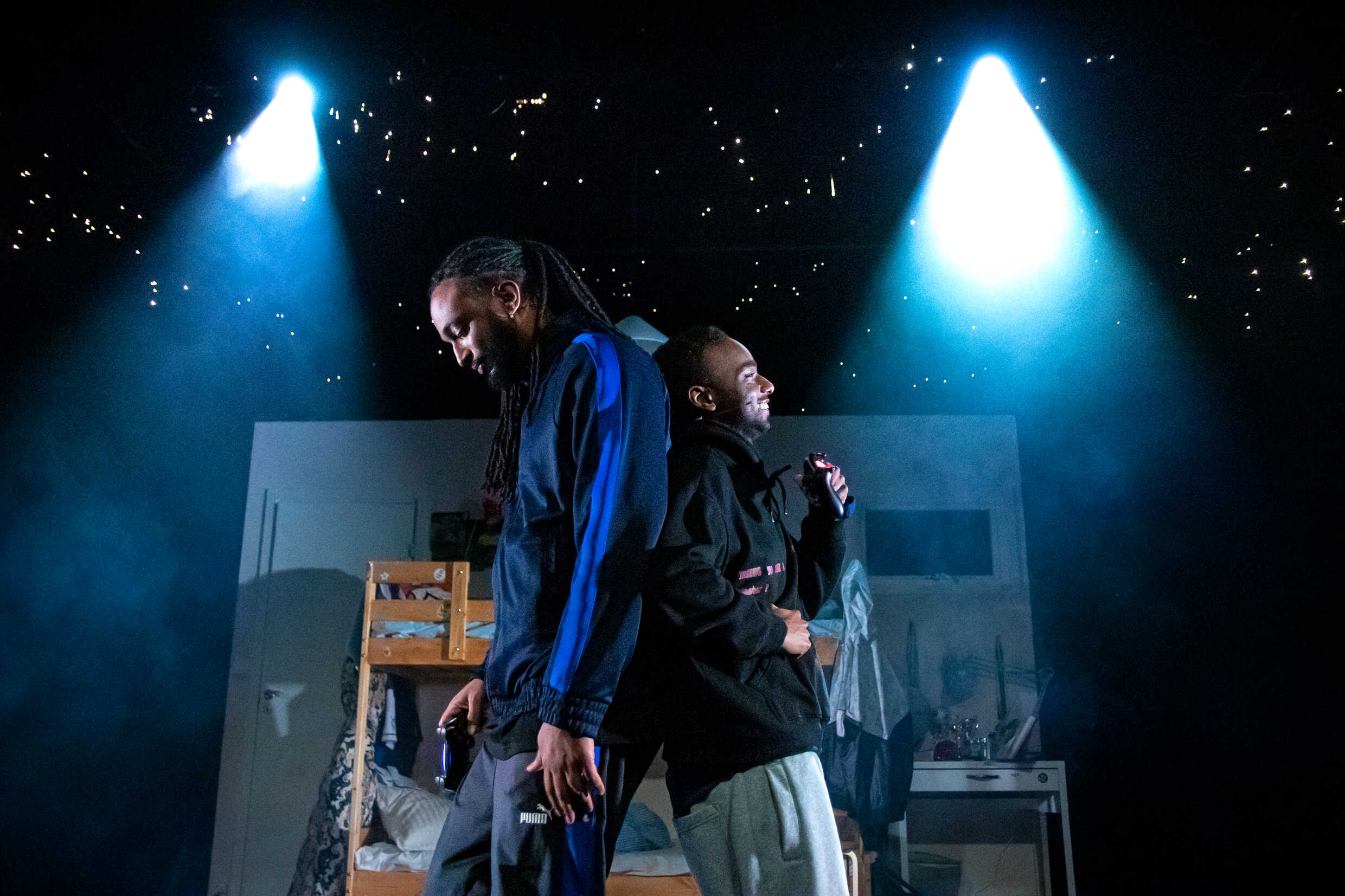 Ahmed Berhan och Sharmarke Elmi i 8 kvadrat på Kulturhuset Stadsteatern Husby