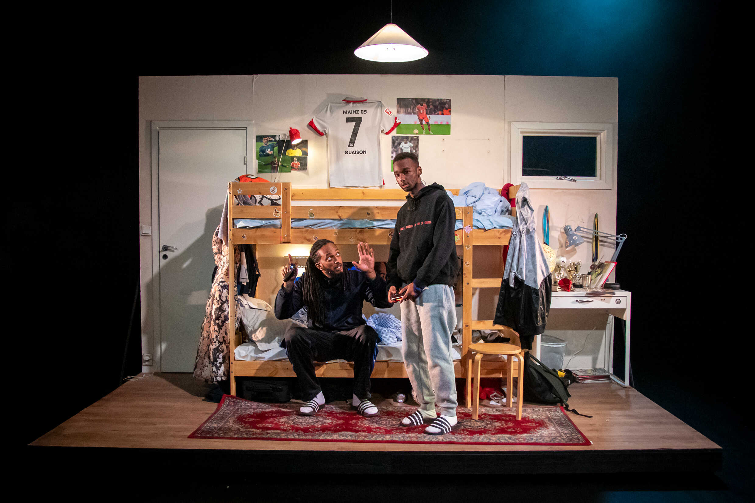 Ahmed Berhan och Sharmarke Elmi i 8 kvadrat på Kulturhuset Stadsteatern Husby