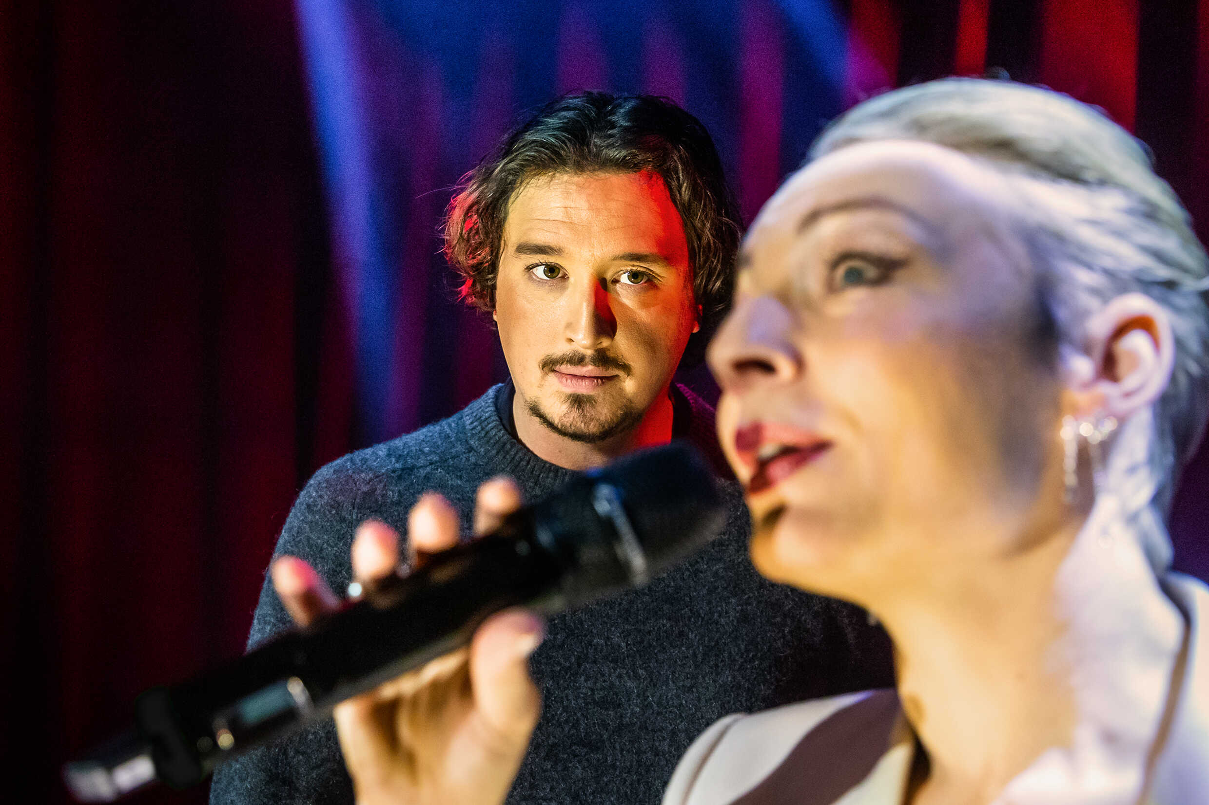Richard Hamrin och Sara Jangfeldt i Från en beundrare. Urpremiär 26 januari 2023 på Soppteatern, Kulturhuset Stadsteatern.