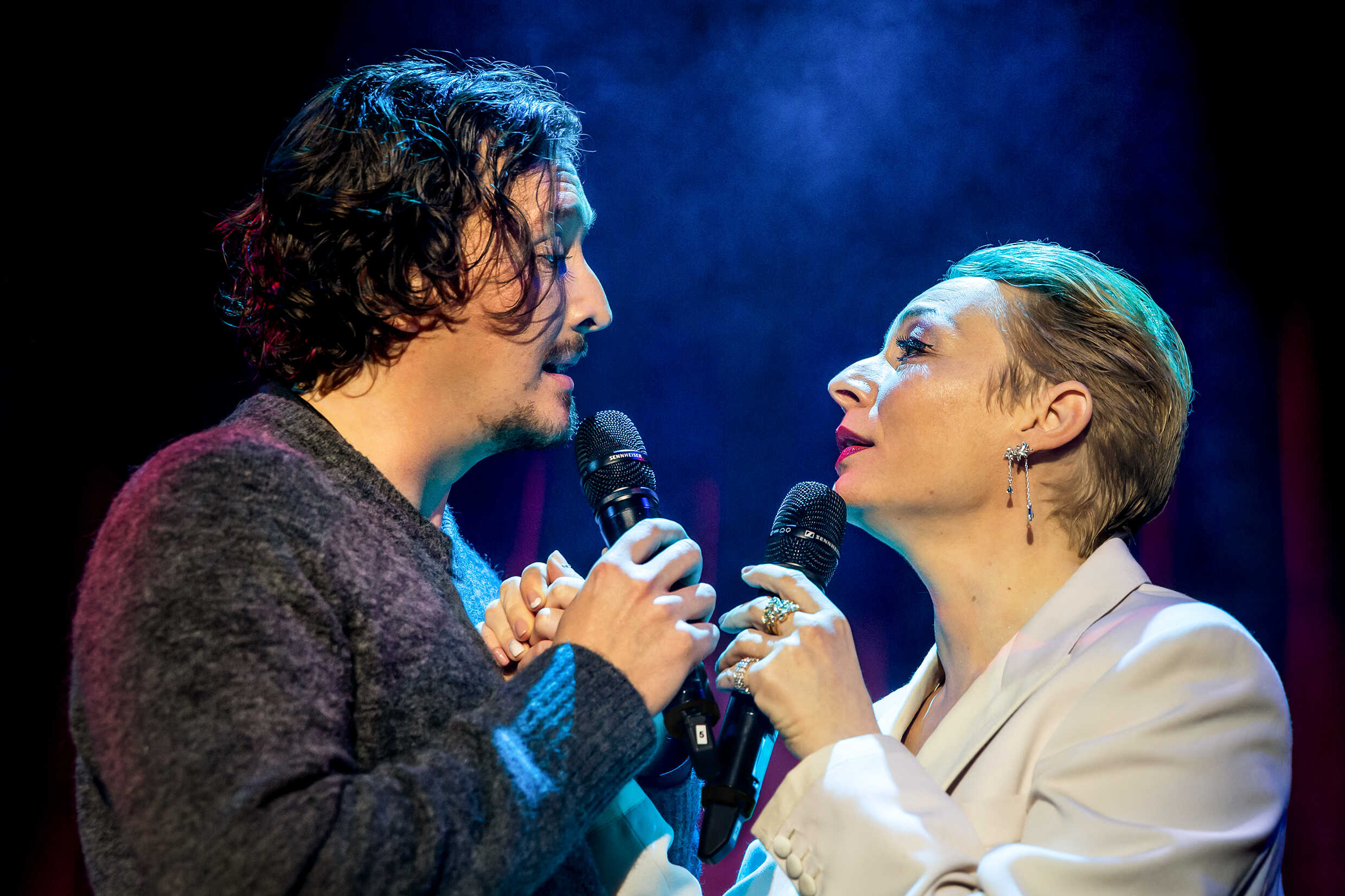 Richard Hamrin och Sara Jangfeldt i Från en beundrare. Urpremiär 26 januari 2023 på Soppteatern, Kulturhuset Stadsteatern.