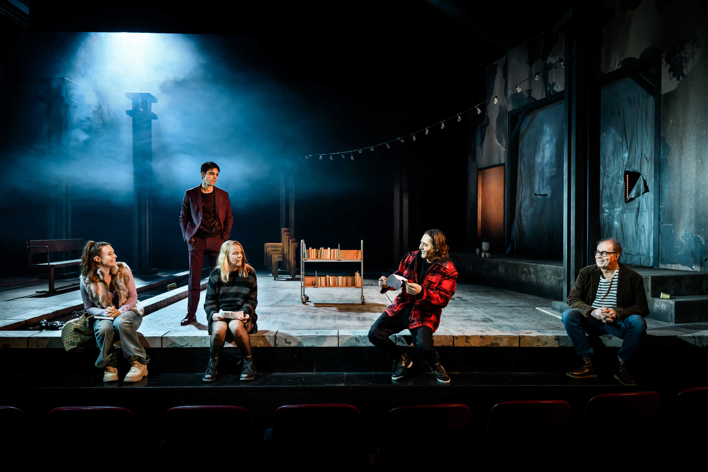 Ensemblen i Lost Lake. Urpremiär 4 februari på Lilla scenen, Kulturhuset Stadsteatern.