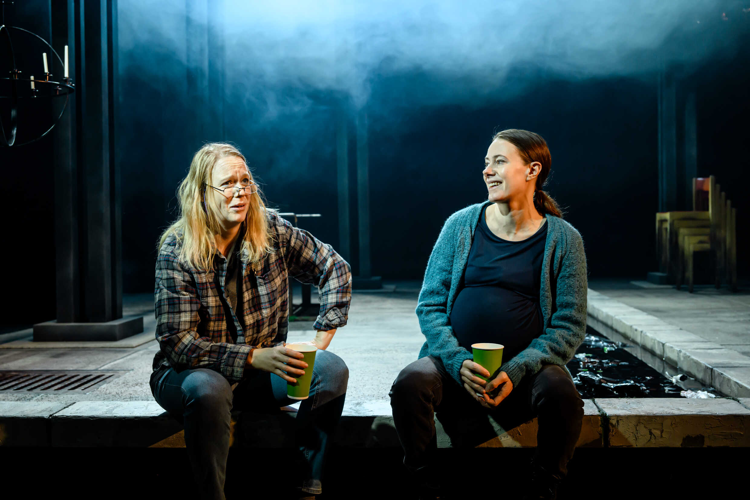 Sandra Huldt och Eva Rexed i Lost Lake. Urpremiär 4 februari på Lilla scenen, Kulturhuset Stadsteatern.