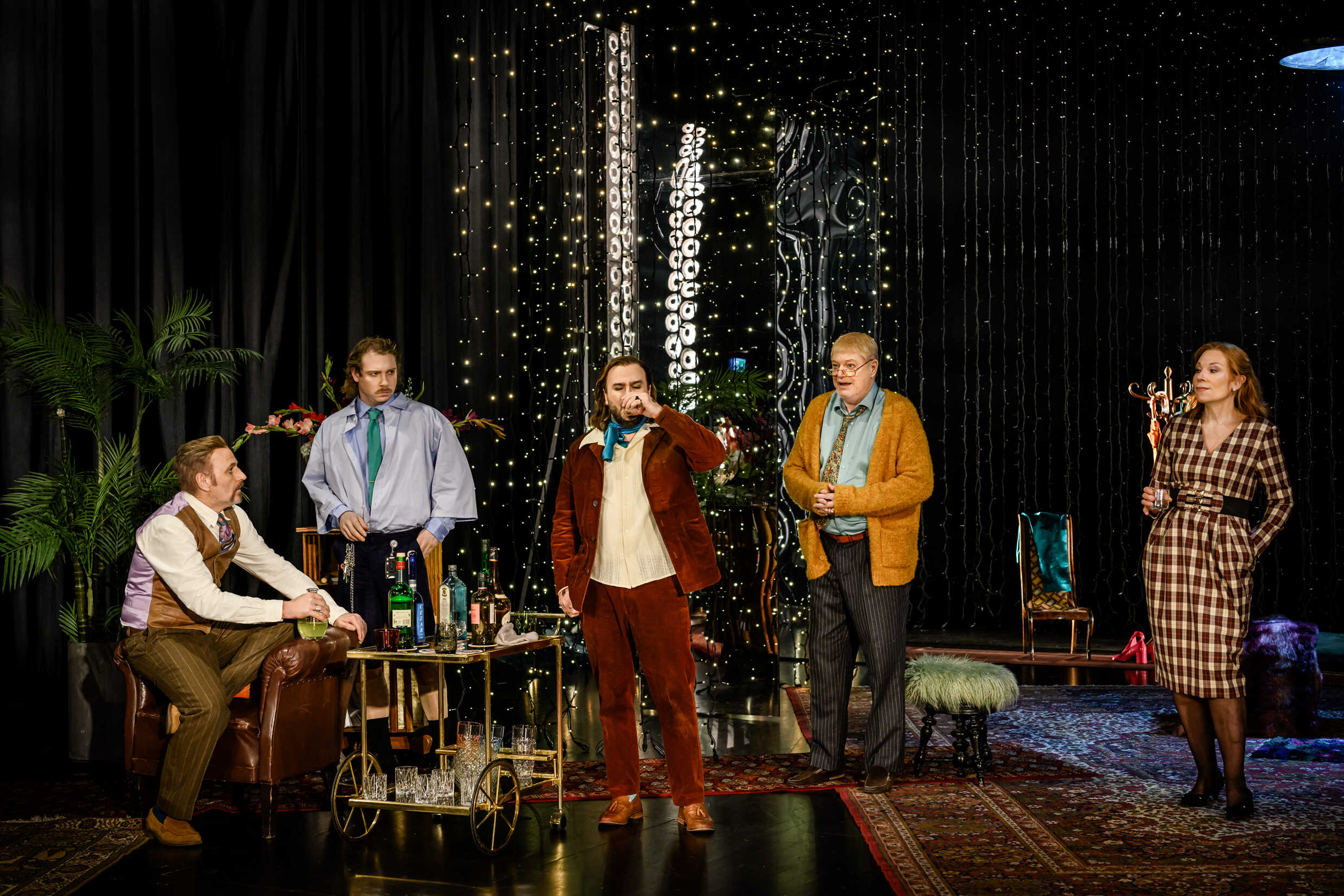 Björn Kjellman, Linus Troedsson, Pablo Laiva Wenger, Peter Andersosn och Katarina Ewerlöf i Revisorn, premiär 10 februari på Klarascenen, Kulturhuset Stadsteatern