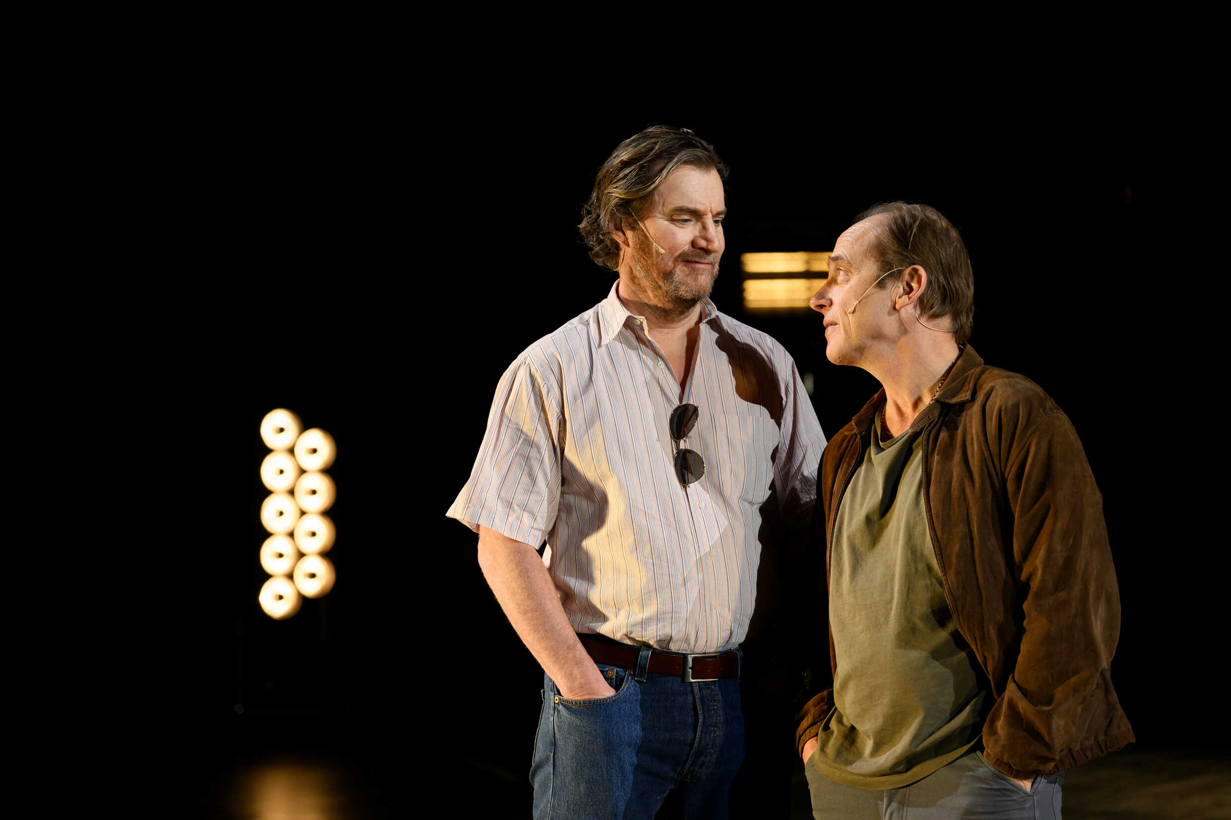 Magnus Krepper och Samuel Fröler  i Tiden är vårt hem, nypremiär 3 mars på Stora scenen, Kulturhuset Stadsteatern