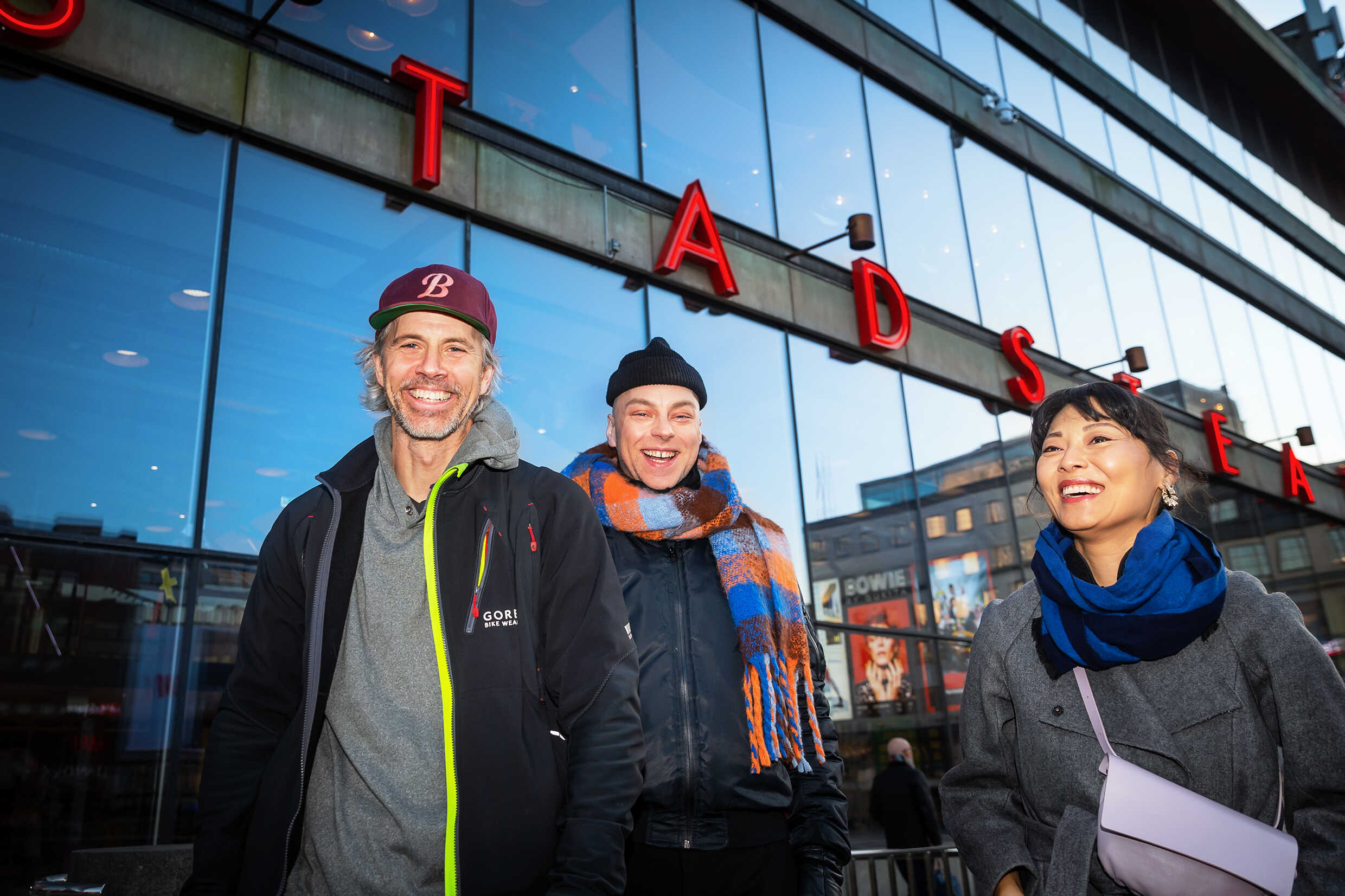 Fredrik Benke Rydman (regissör och koreograf), Robert Fux samt Lisette T Pagler i Matilda The Musical. Premiär 1 december 2023 på Stora scenen, Kulturhuset Stadsteatern.