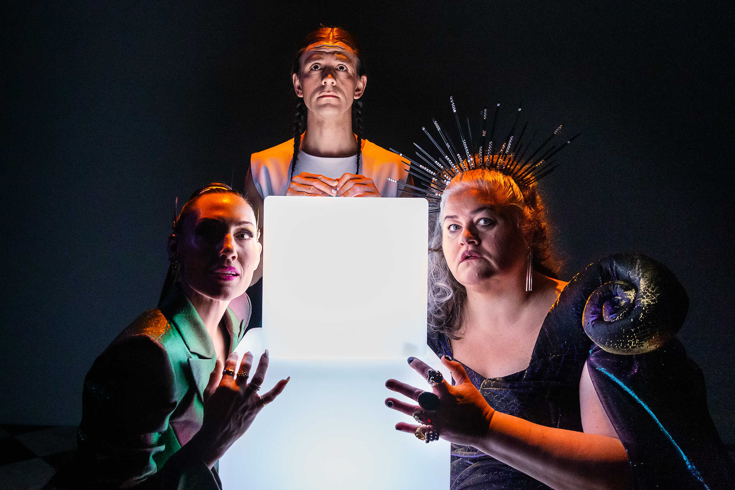 Lina Hedlund, Patrik Hont och Maria Johansson Josephsson i Lysistrate - återkomsten. Urpremiär 31 mars 2023 på Soppteatern, Kulturhuset Stadsteatern