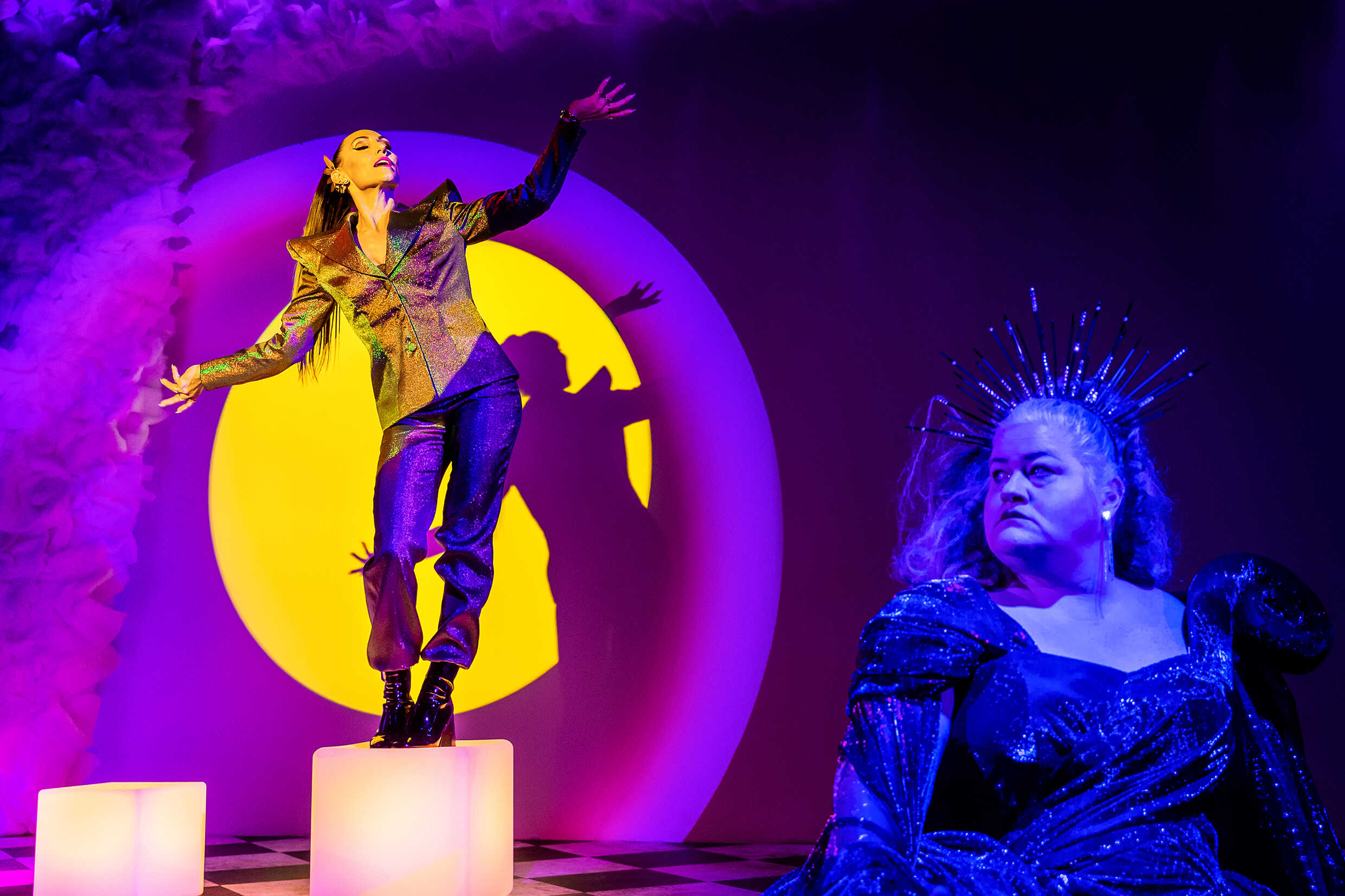 Lina Hedlund och Maria Johansson Josephsson i Lysistrate - återkomsten. Urpremiär 31 mars 2023 på Soppteatern, Kulturhuset Stadsteatern