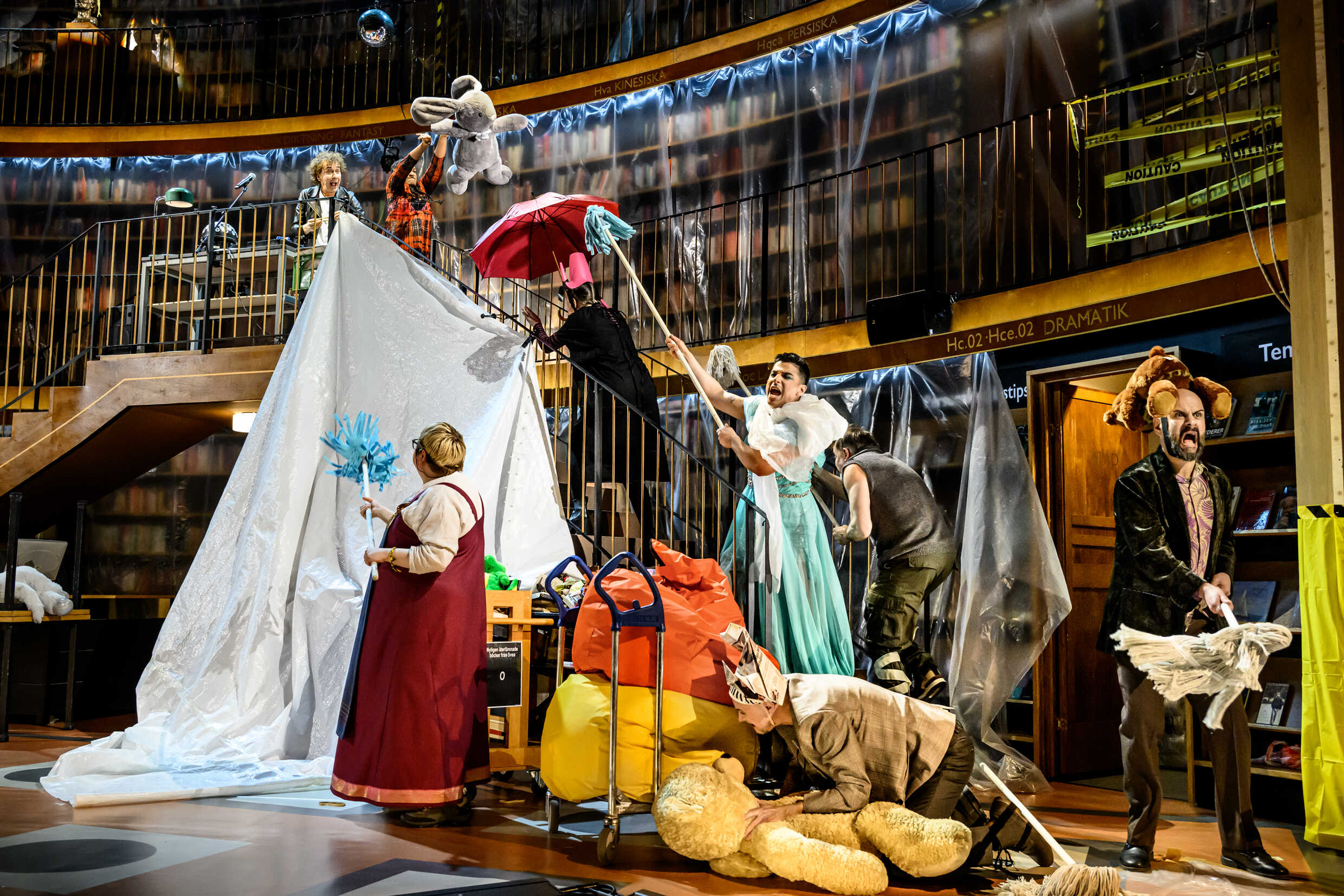 Röde Orm. Premiär 14 april på Stora scenen, Kulturhuset Stadsteatern.