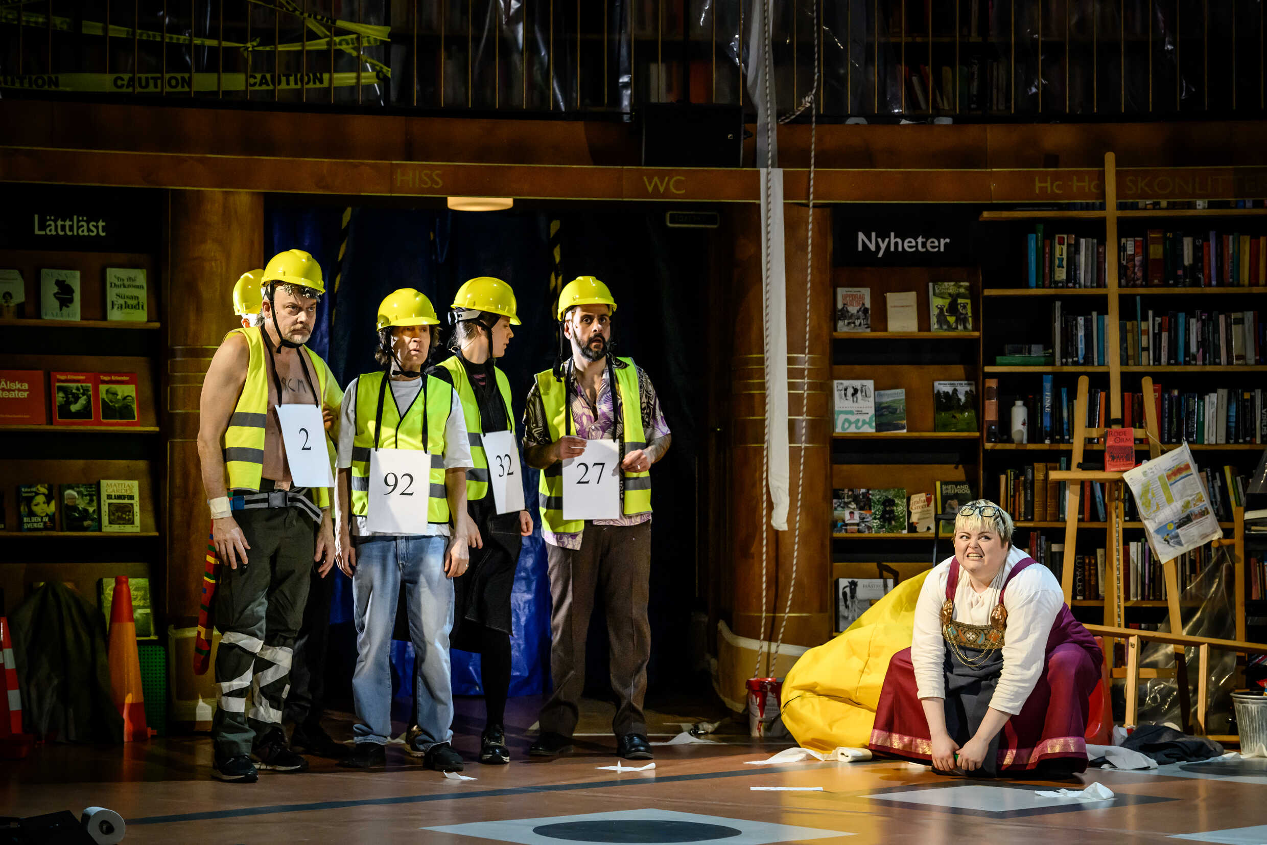 Isabelle Kyed med flera i Röde Orm. Premiär 14 april på Stora scenen, Kulturhuset Stadsteatern.