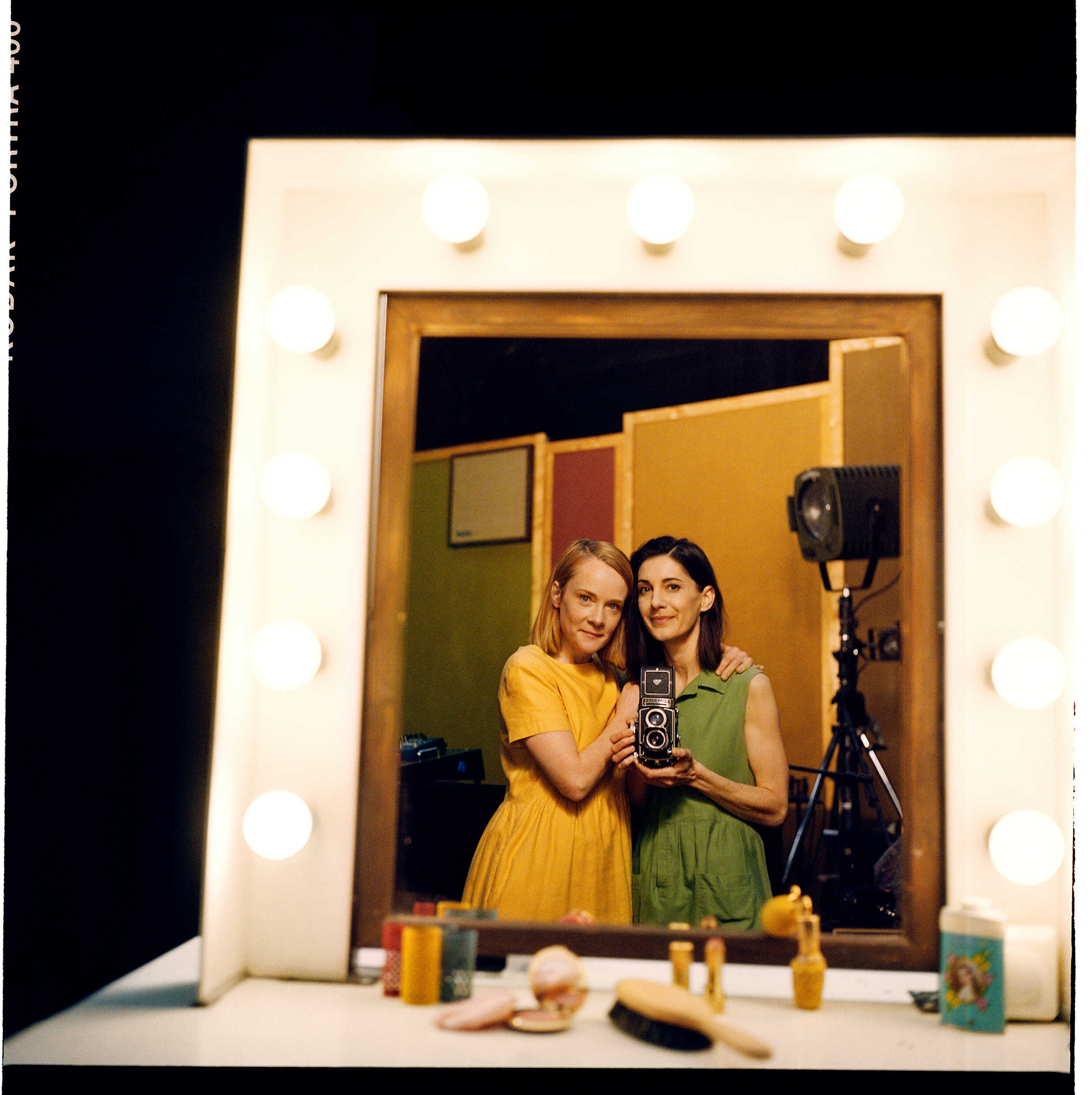 Maja Rung och Nina Zanjani i Min fantastiska väninna. Nypremiär 25 augusti på Stora scenen, Kulturhuset Stadsteatern.