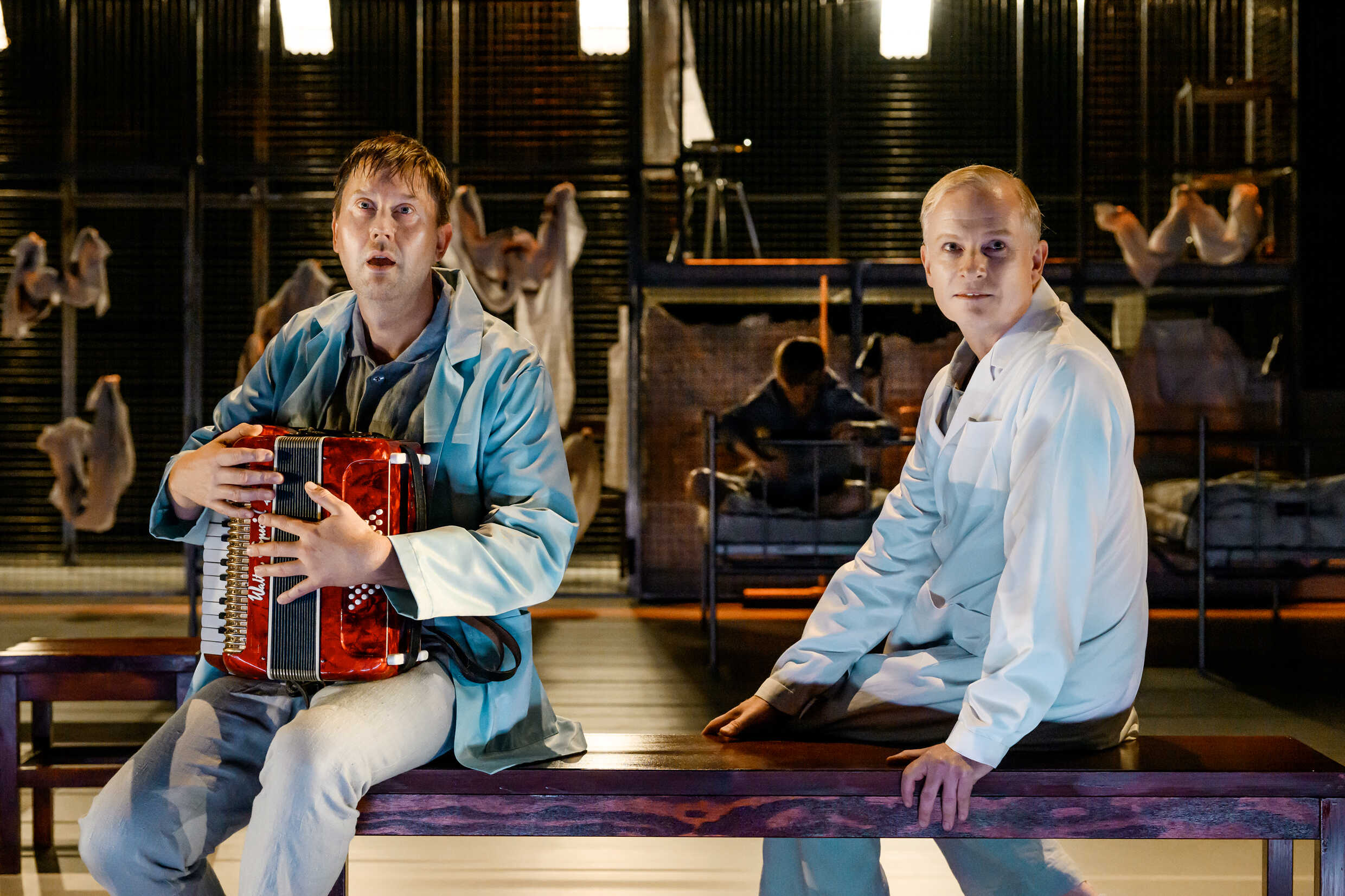 Henrik Johansson och Sven Ahlström i Vipeholm - tiden före framtiden, urpremiär på Kulturhuset Stadsteatern 2 september 2023