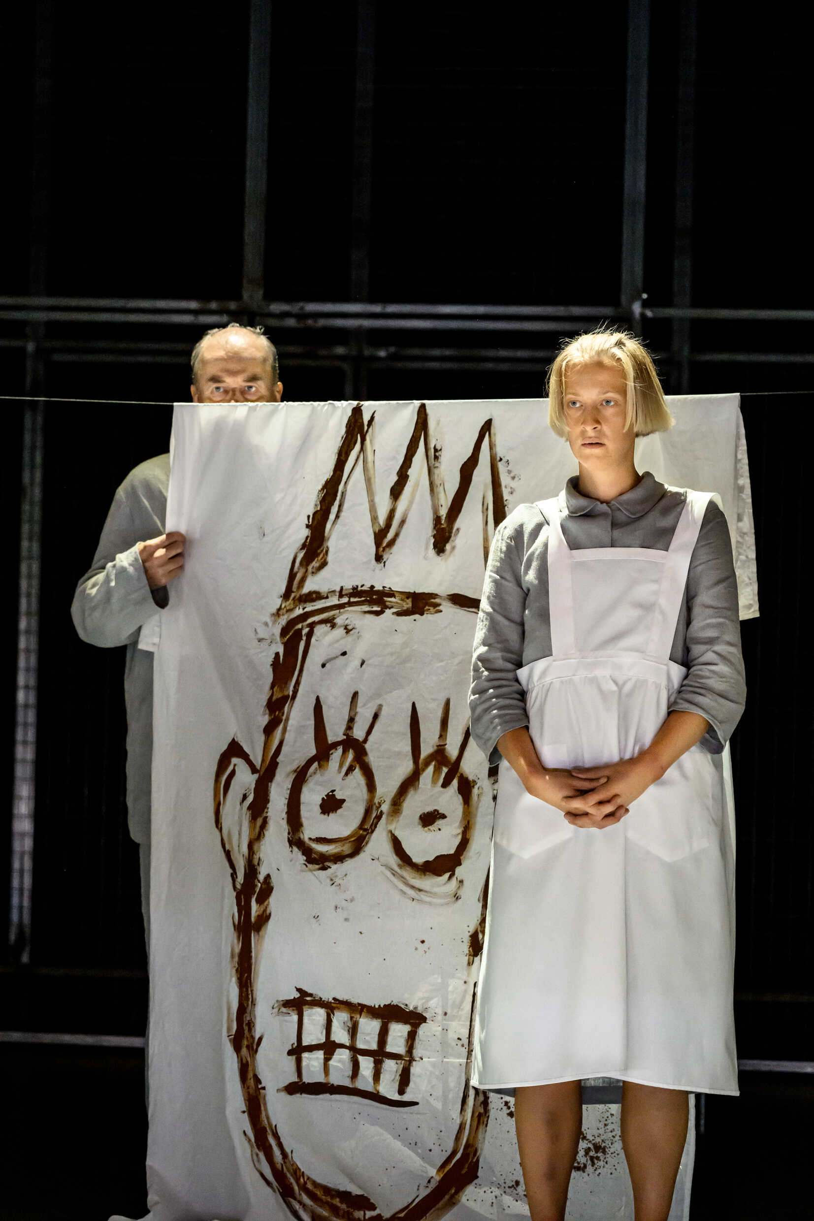 Lennart Jähkel  och Karin Li Körsbärsdal i Vipeholm - tiden före framtiden, urpremiär på Kulturhuset Stadsteatern 2 september 2023