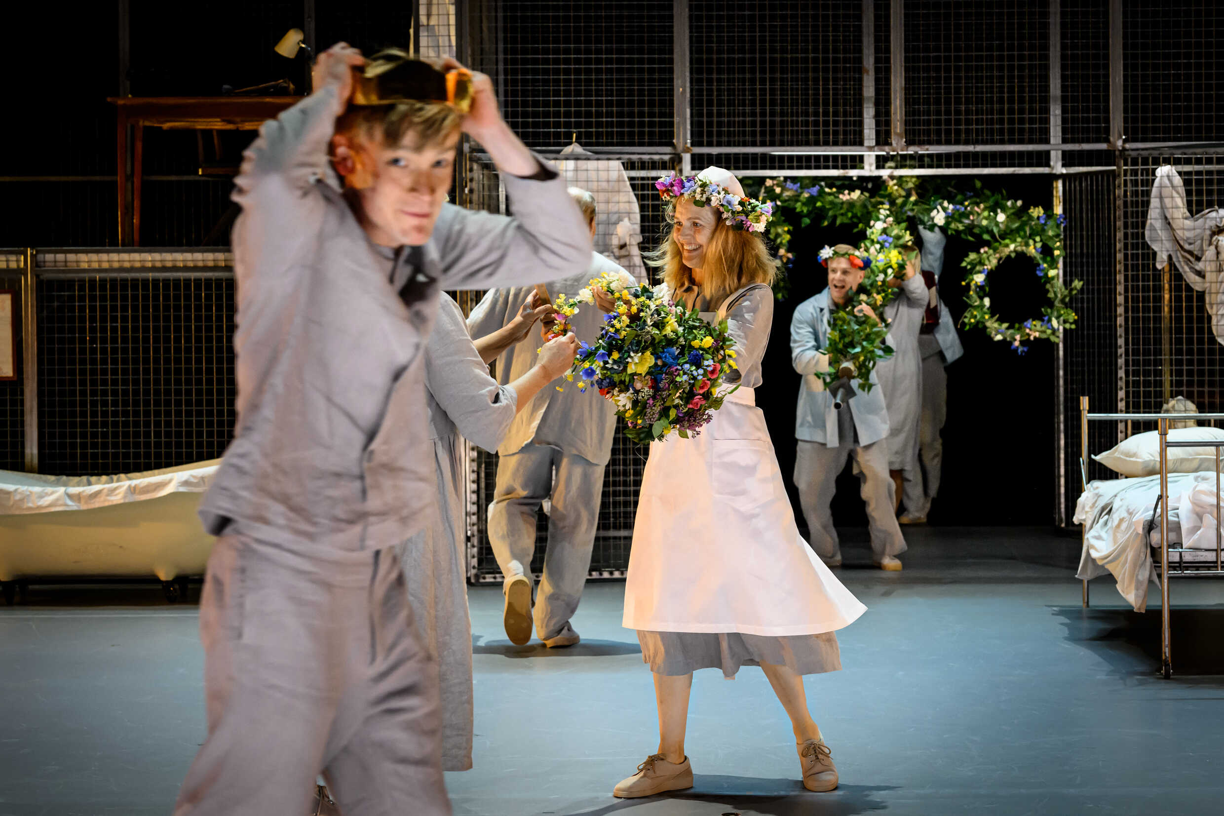 Johan Marenius Nordal, Ann-Sofie Rase och Sven Ahlström i Vipeholm - tiden före framtiden, urpremiär på Kulturhuset Stadsteatern 2 september 2023