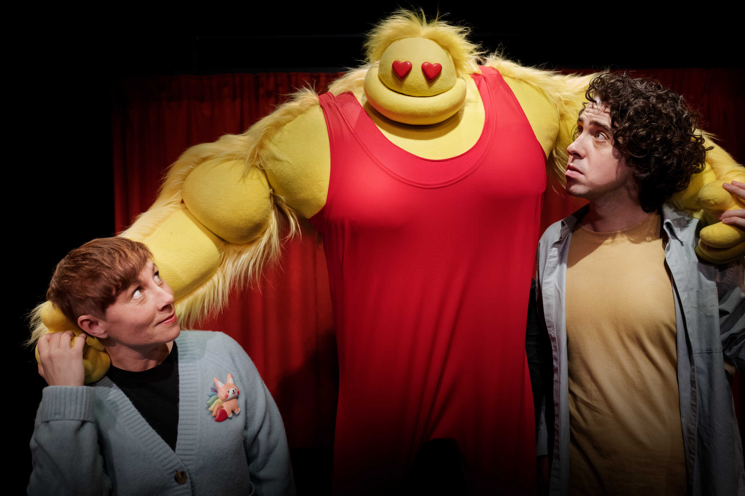 Ida Steén och Ejke Blomberg i familjeföreställningen Större än allt. Premiär 15 september på Marionetteatern, Kulturhuset Stadsteatern.
