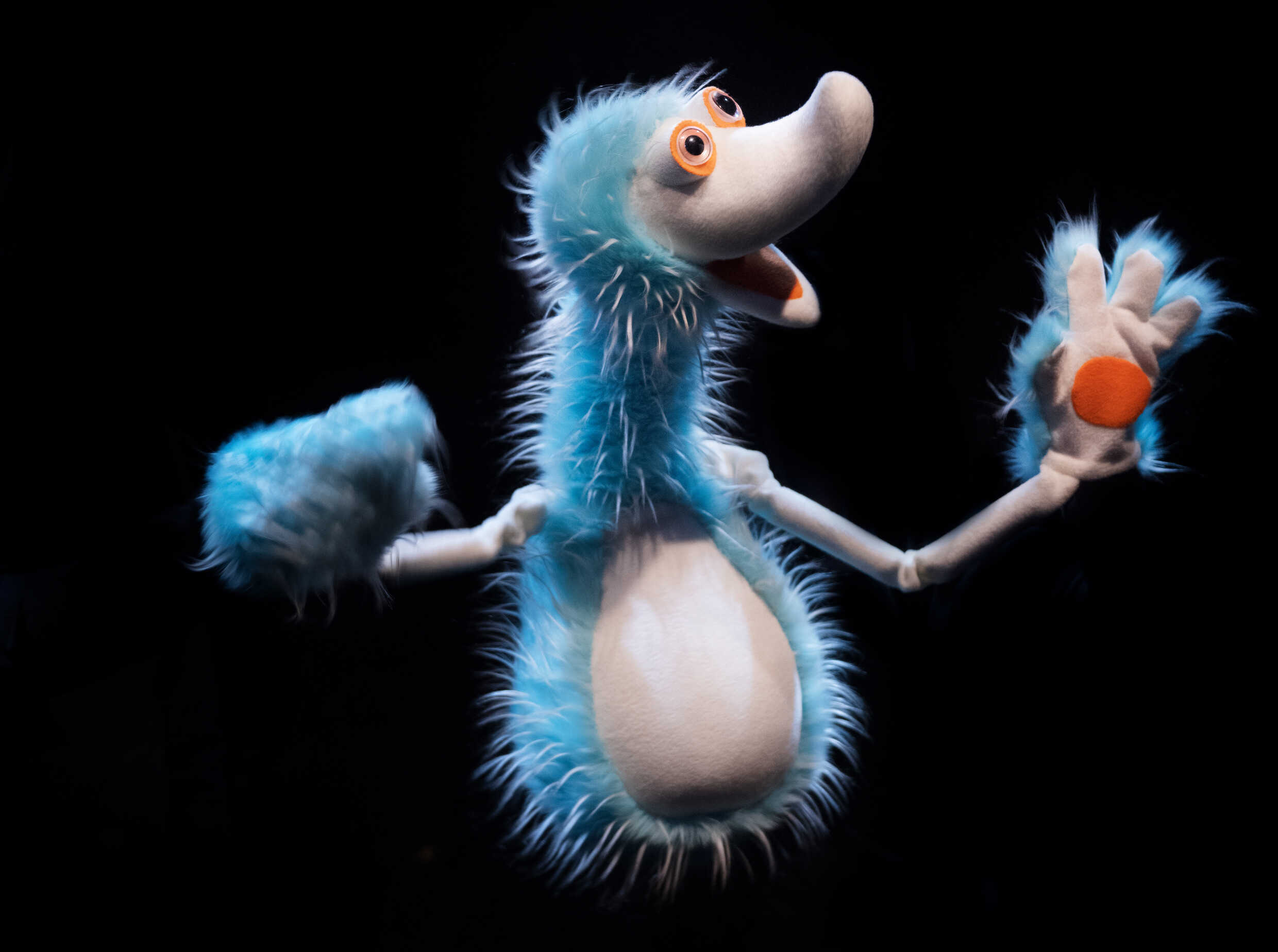 Familjeföreställningen Större än allt. Premiär 15 september på Marionetteatern, Kulturhuset Stadsteatern.