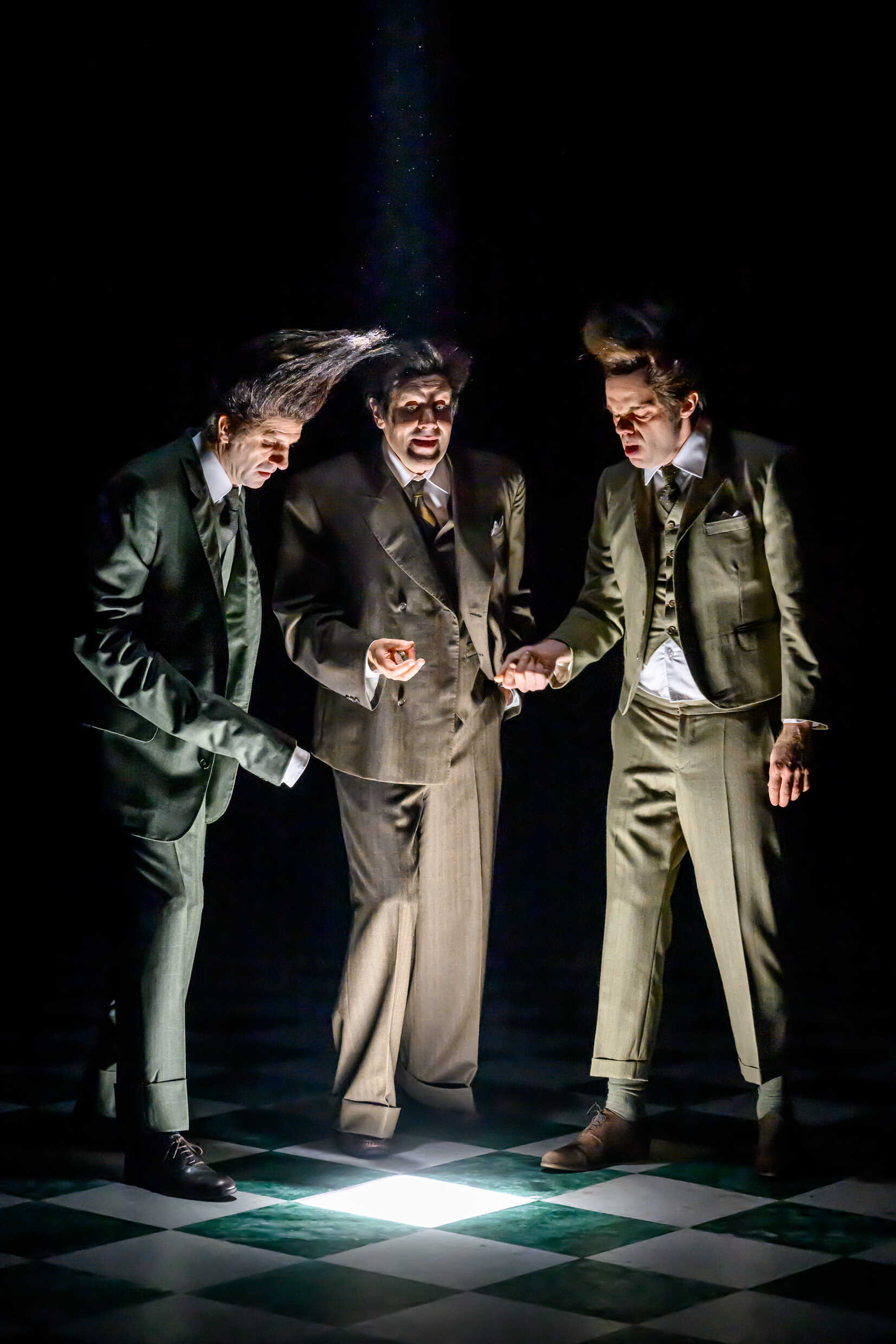 Mattias Fransson, Sven Björklund och Olof Wretling i Monstrets tid. Urpremiär 6 oktober på Klarascenen, Kulturhuset Stadsteatern.