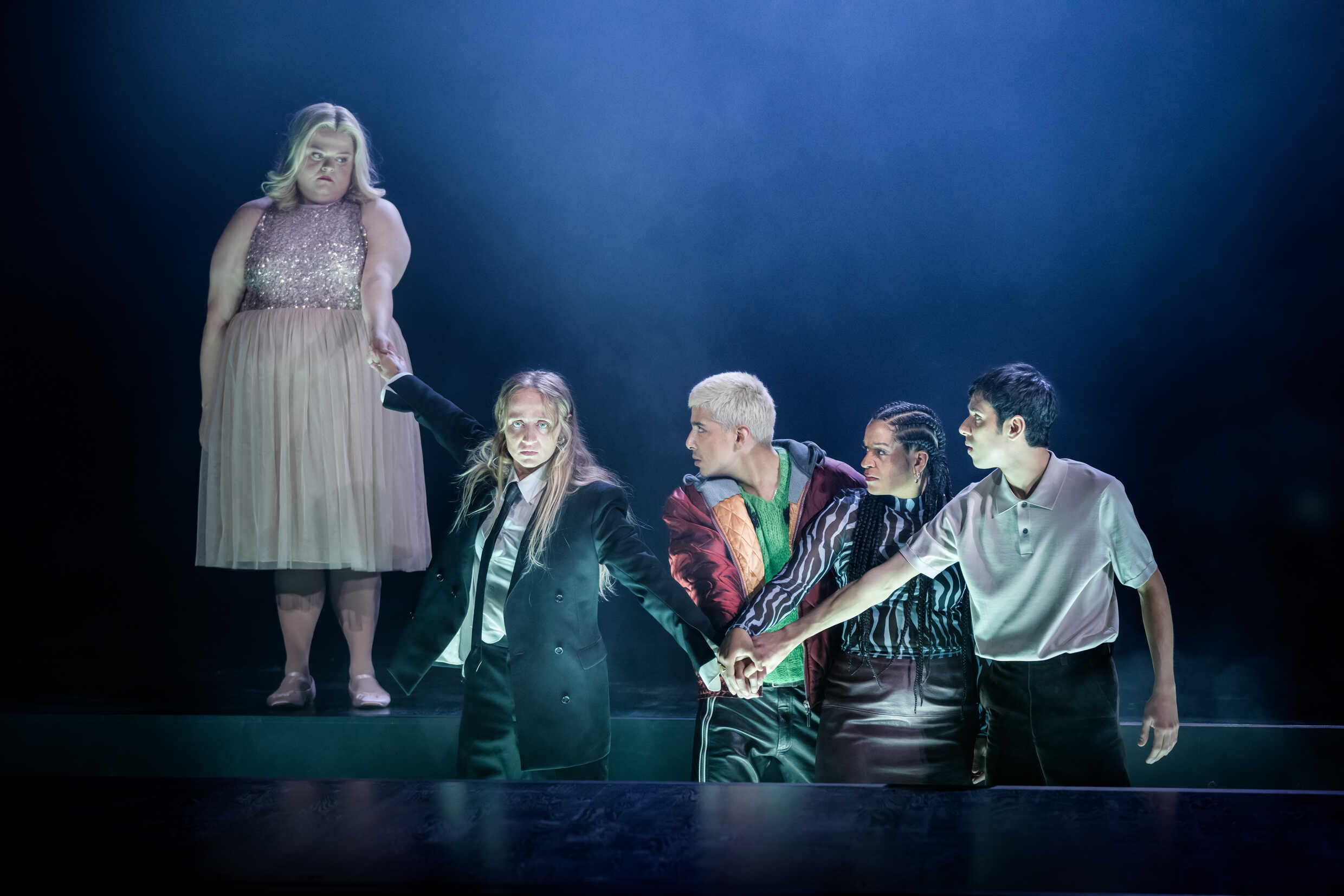 Isabelle Kyed, Silvana Imam, Carlos Romero Cruz, Angelika Prick och Emil Hedayat i Hamlet. Premiär 20 oktober på Stora scenen, Kulturhuset Stadsteatern.