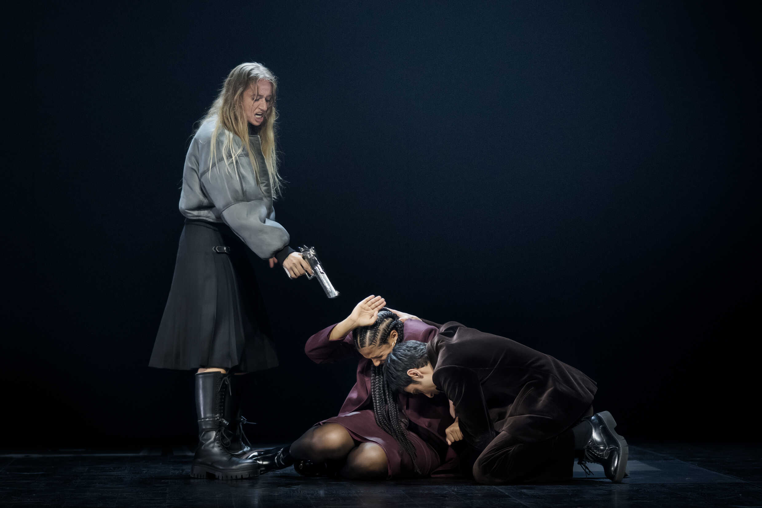 Silvana Imam, Angelika Prick och Emil Hedayat i Hamlet. Premiär 20 oktober på Stora scenen, Kulturhuset Stadsteatern.