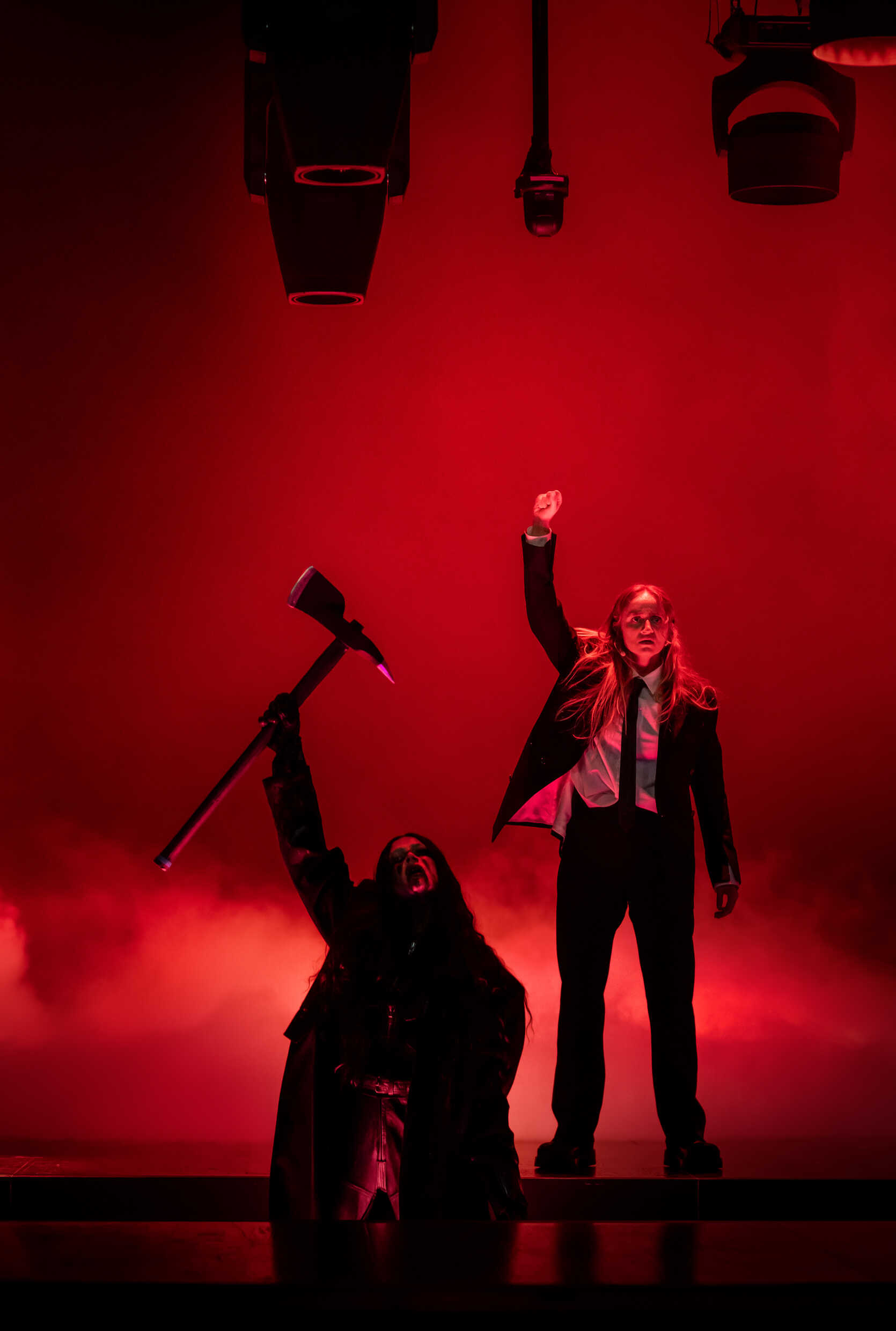 Manuela Gotskozik Bjelke och Silvana Imam i Hamlet. Premiär 20 oktober på Stora scenen, Kulturhuset Stadsteatern.