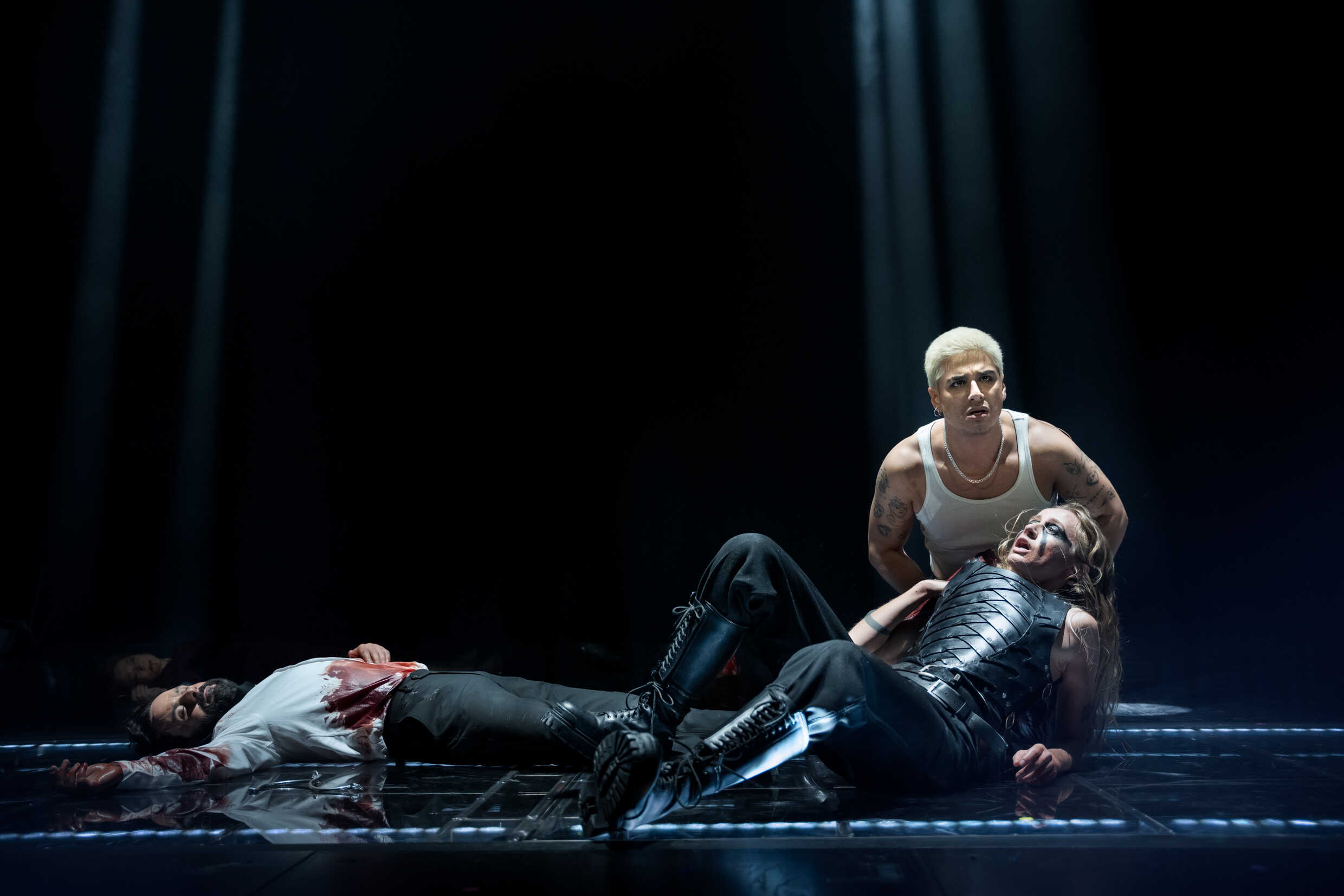Shebly Niavarani, Carlos Romero Cruz och Silvana Imam i Hamlet. Premiär 20 oktober på Stora scenen, Kulturhuset Stadsteatern.