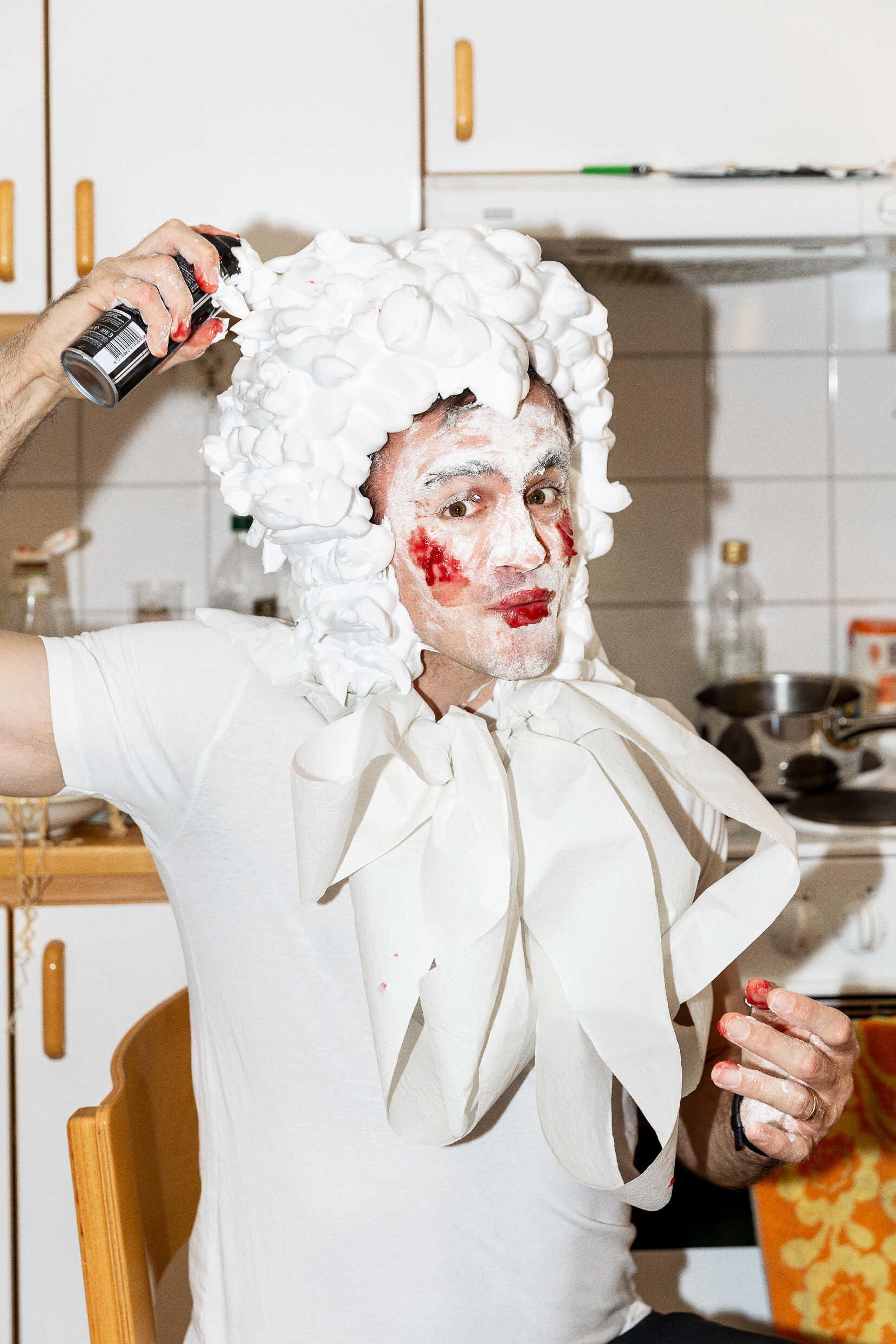 Victor Ström i Candide på Kulturhuset Stadsteatern Vällingby i samarbete med Malmö dockteater