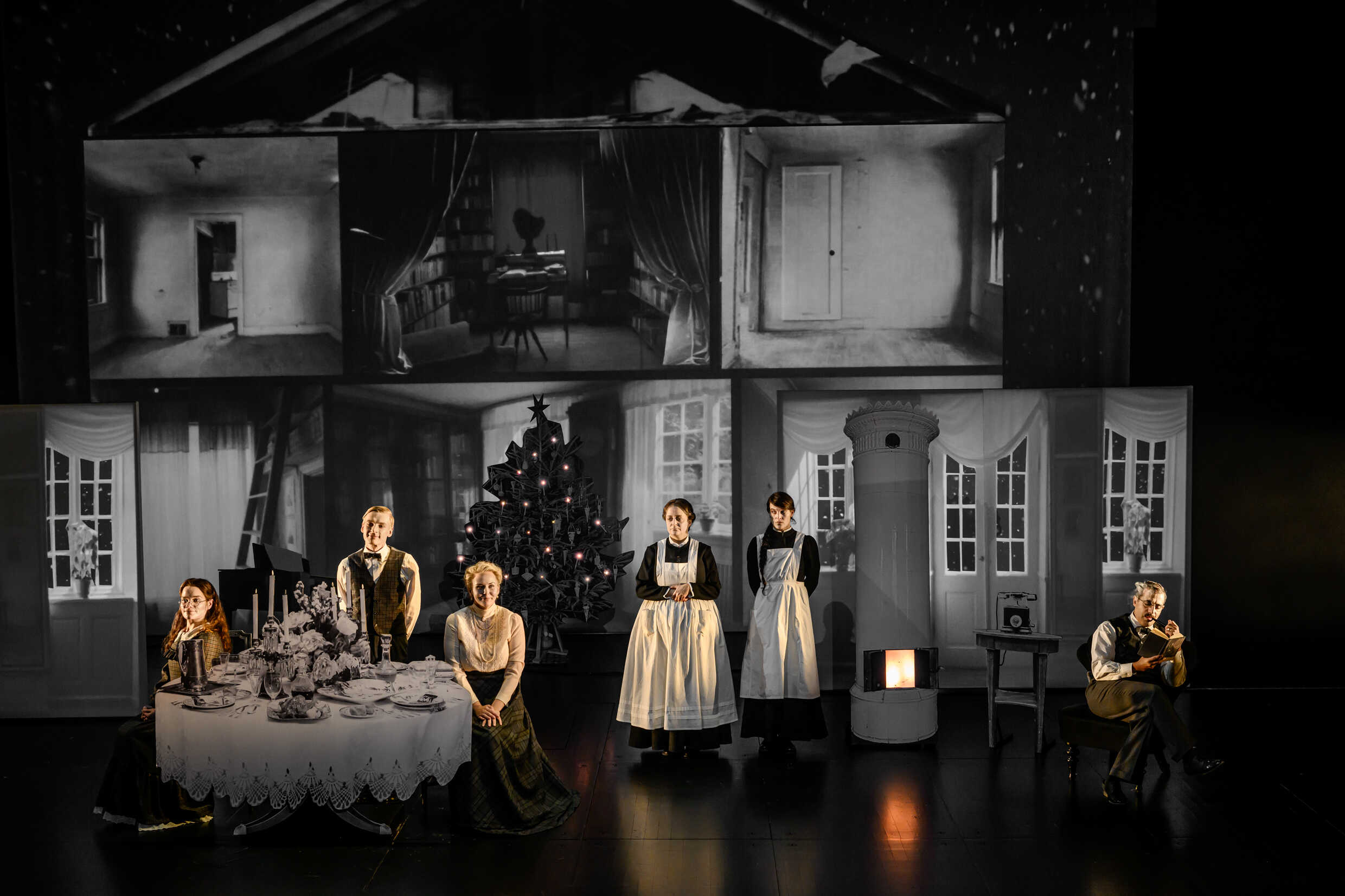 Fr v Malin Karlsson, Johan Marenius Nordahl, Linn Mildehav, Elisabeth Wernesjö, Malin Vispe och Bahador Foladi i Skuggan över stenbänken. Premiär 10 november på Klarascnenen, Kulturhuset Stadsteatern.