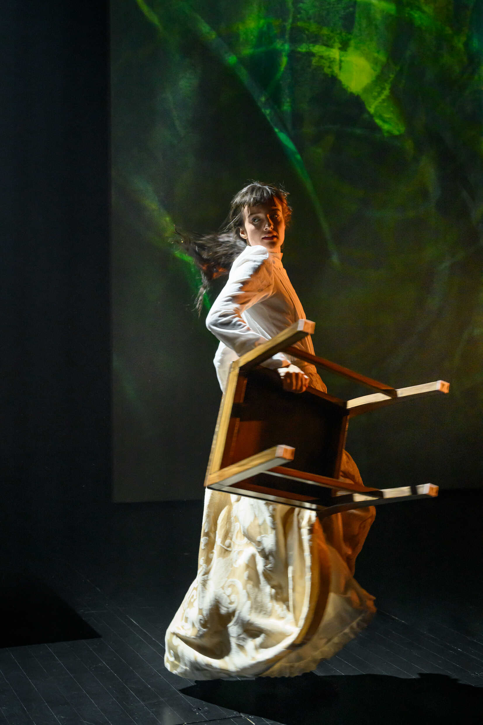 Beata Hedman i Kretsen - om Hilma af Klint. Urpremiär 9 december på Klarascenen, Kulturhuset Stadsteatern.