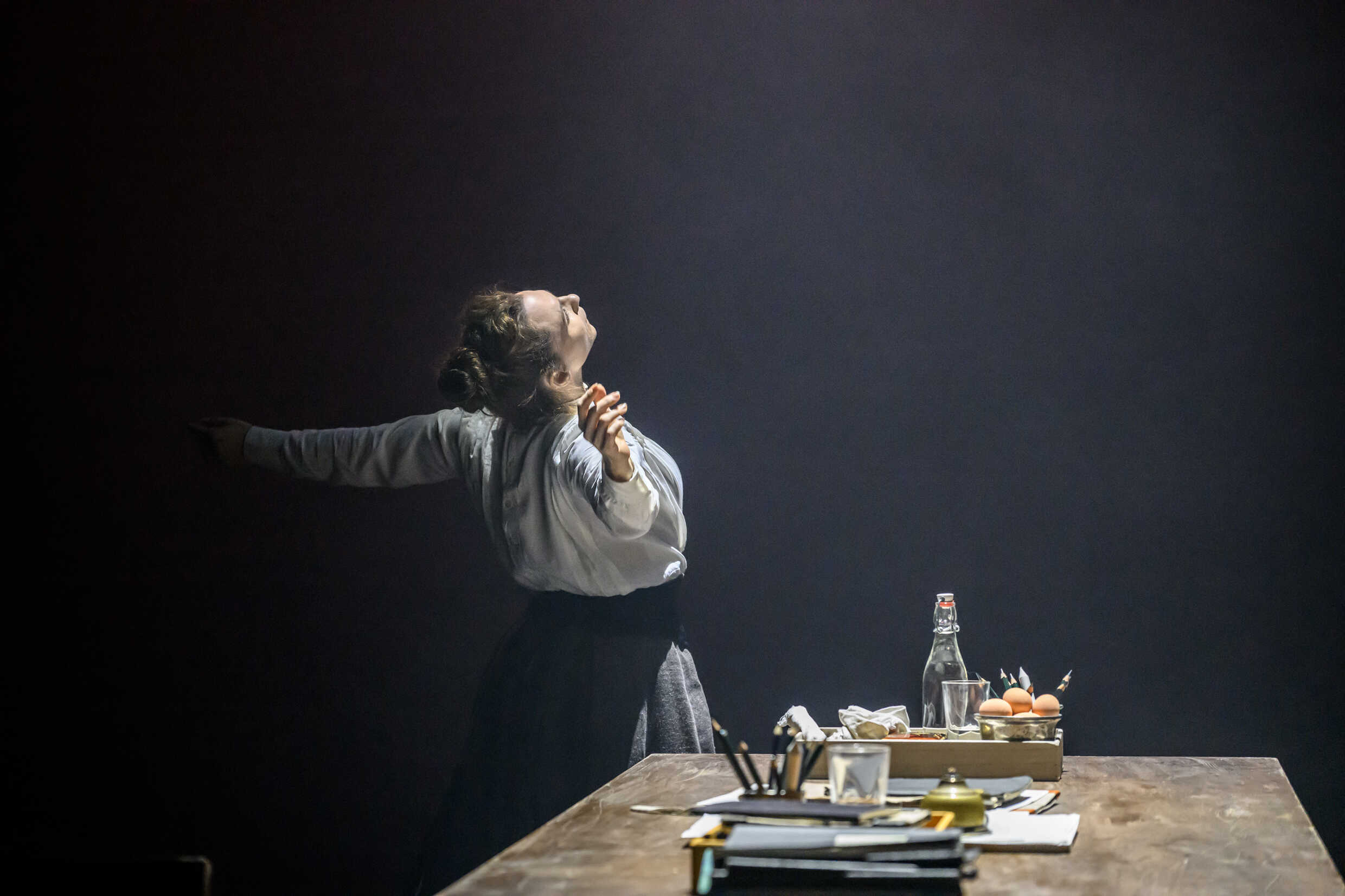 Sofia Papadimitriou Ledarp i Kretsen - om Hilma af Klint. Urpremiär 9 december på Klarascenen, Kulturhuset Stadsteatern.