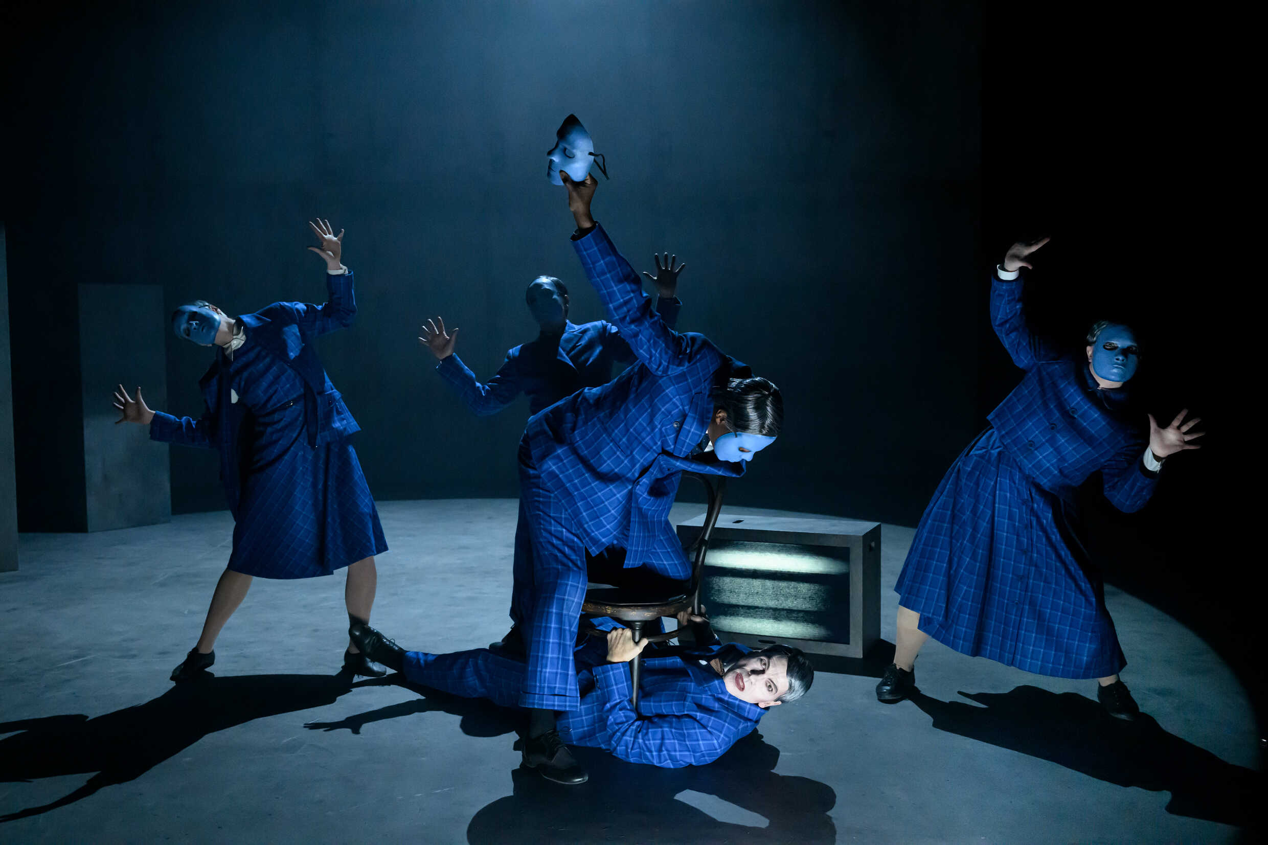 Karin Li Körsbärsdal, Kajsa Reingardt, John Alexander Eriksson, Lars Bethke och Rita Lemivaara i Processen. Premiär 8 december på Lilla scenen, Kulturhuset Stadsteatern