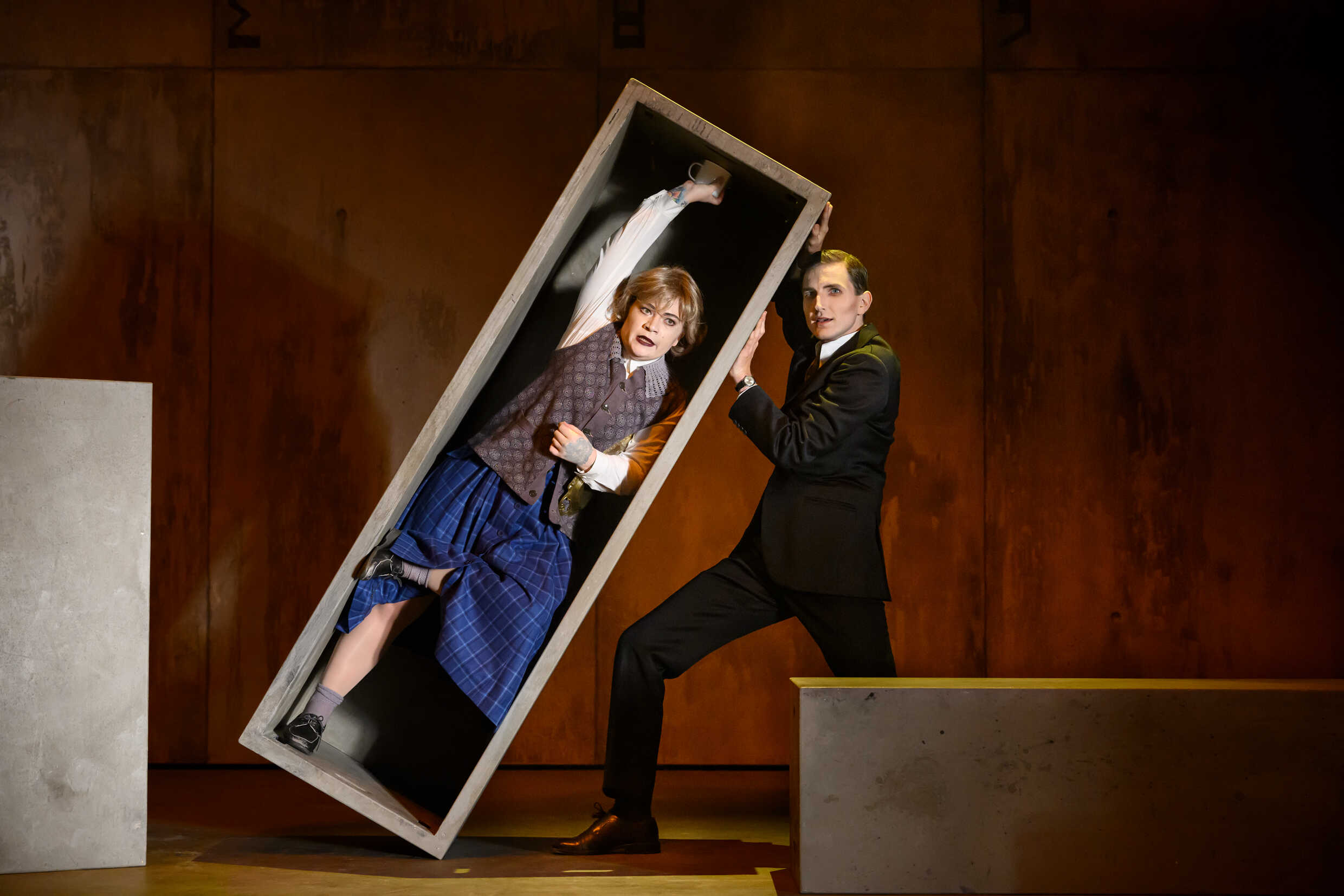 Rita Lemivaara och Fabian Hedlund i Processen. Premiär 8 december på Lilla scenen, Kulturhuset Stadsteatern