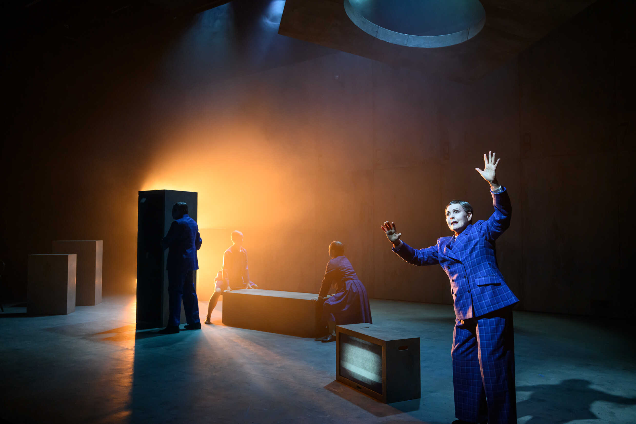 John Alexander Eriksson,  Karin Li Körsbärsdal, Rita Lemivaara och Kajsa Reingardt i Processen. Premiär 8 december på Lilla scenen, Kulturhuset Stadsteatern